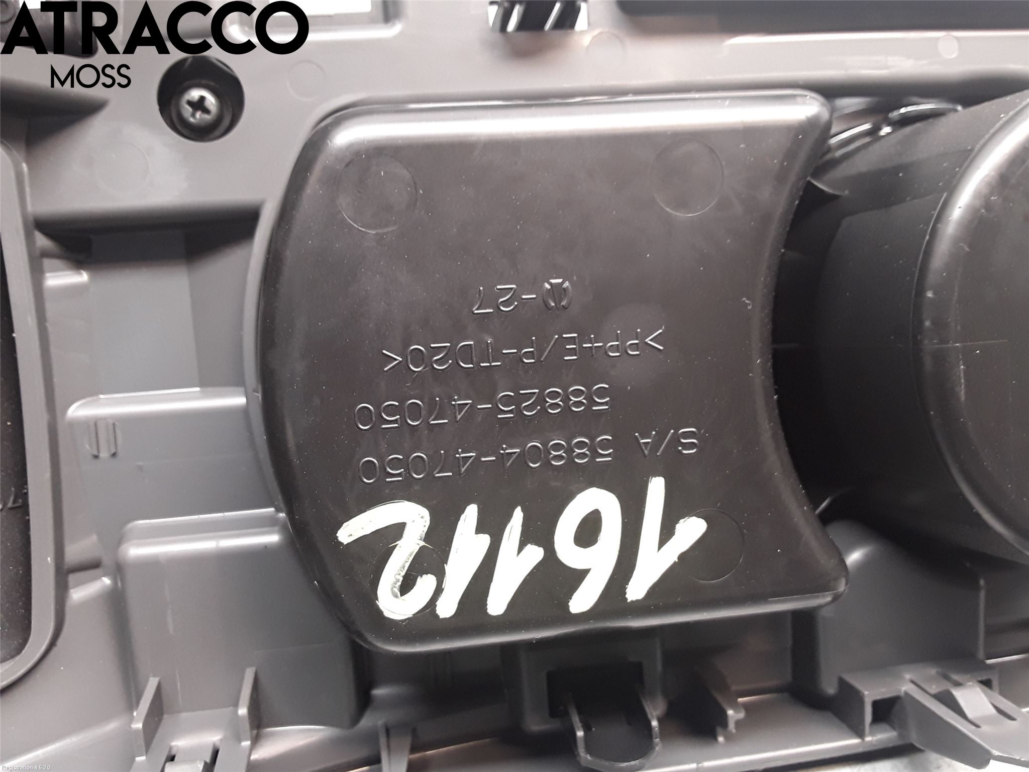 Toyota PRIUS+ ZVW40 12-20 Innr Koppholder