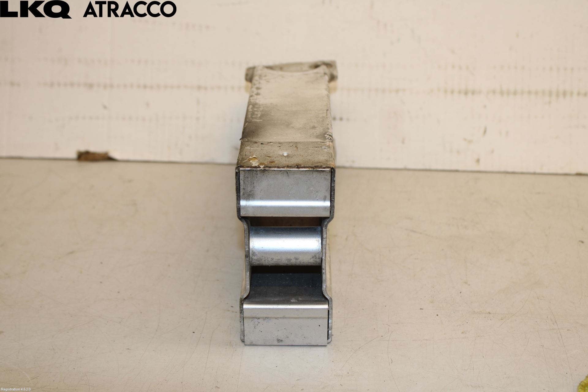 Mercedes-Benz MB E-KLASS (W212) 09-16 Støtfanger Foran Feste