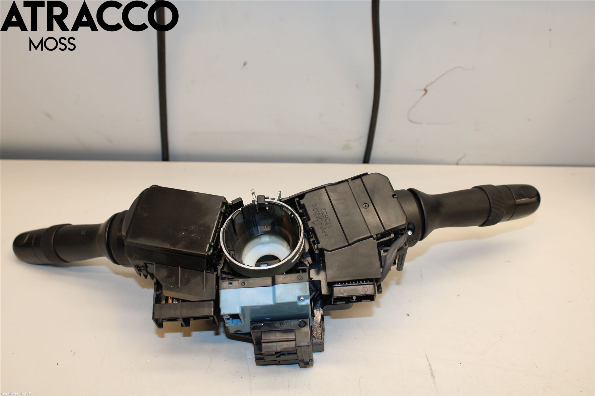 Toyota AVENSIS 09-15 Bryter Ratt Kombi H Og V