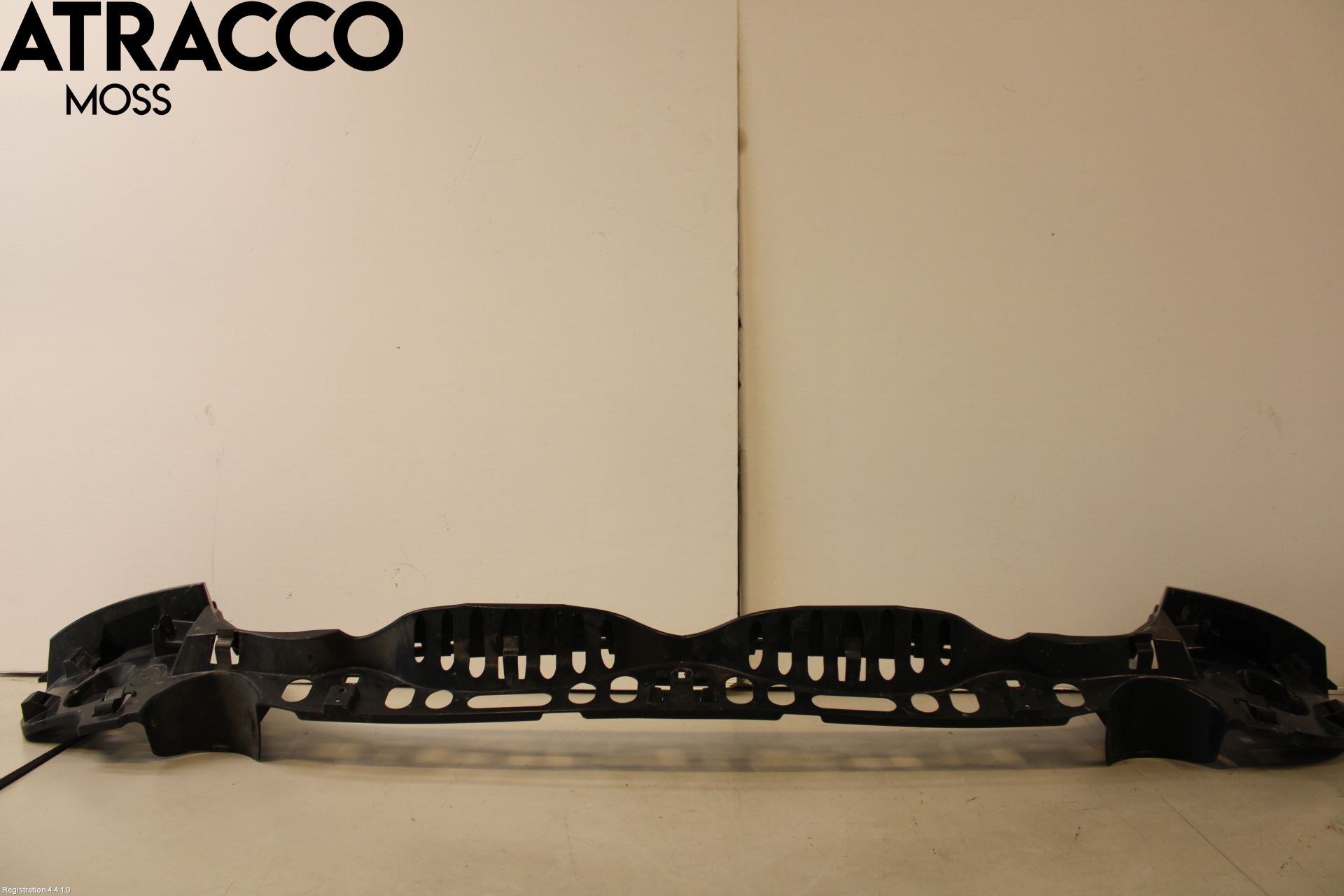 BMW 5 F10/F11/F18 09-17 Støtfanger Bak Midt Del