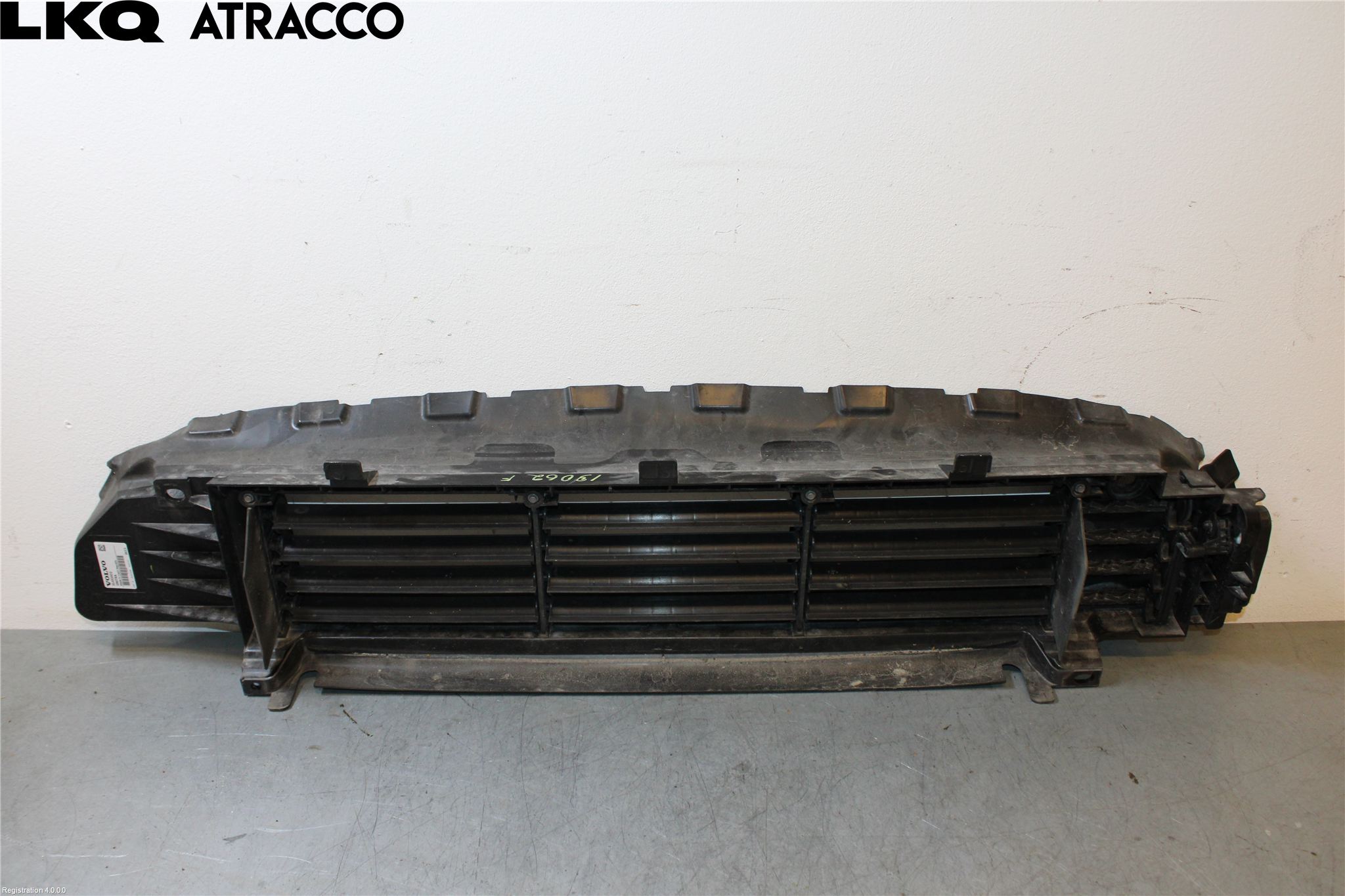 Volvo EX40 25- Luftstyring Front