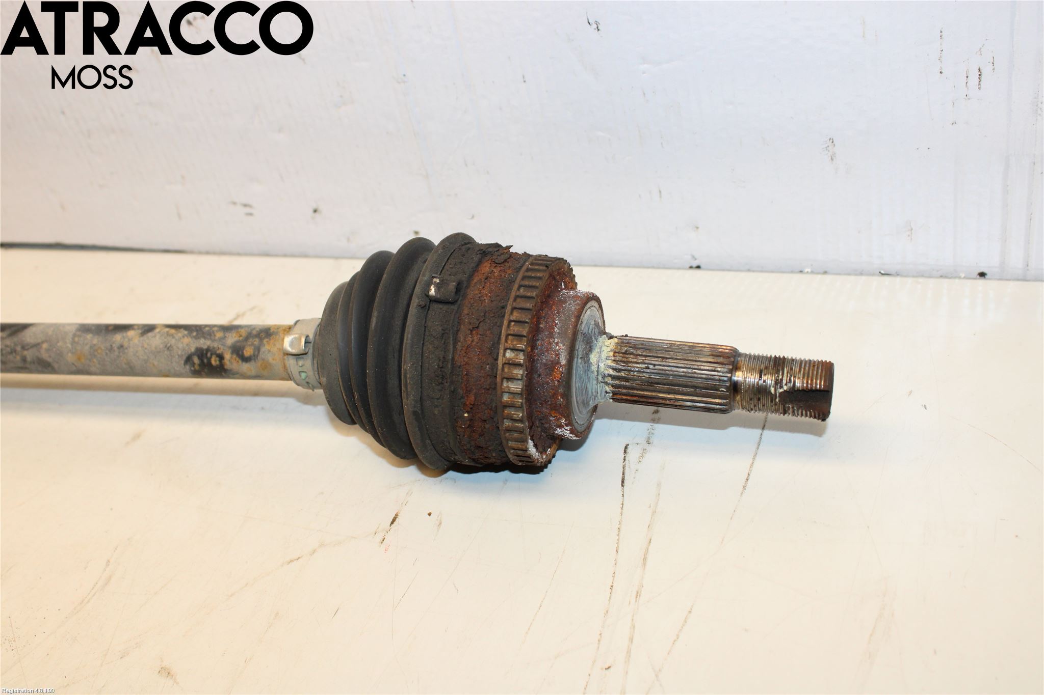 Toyota YARIS P1 03-05 Drivaksel Foran Kompl Høyre