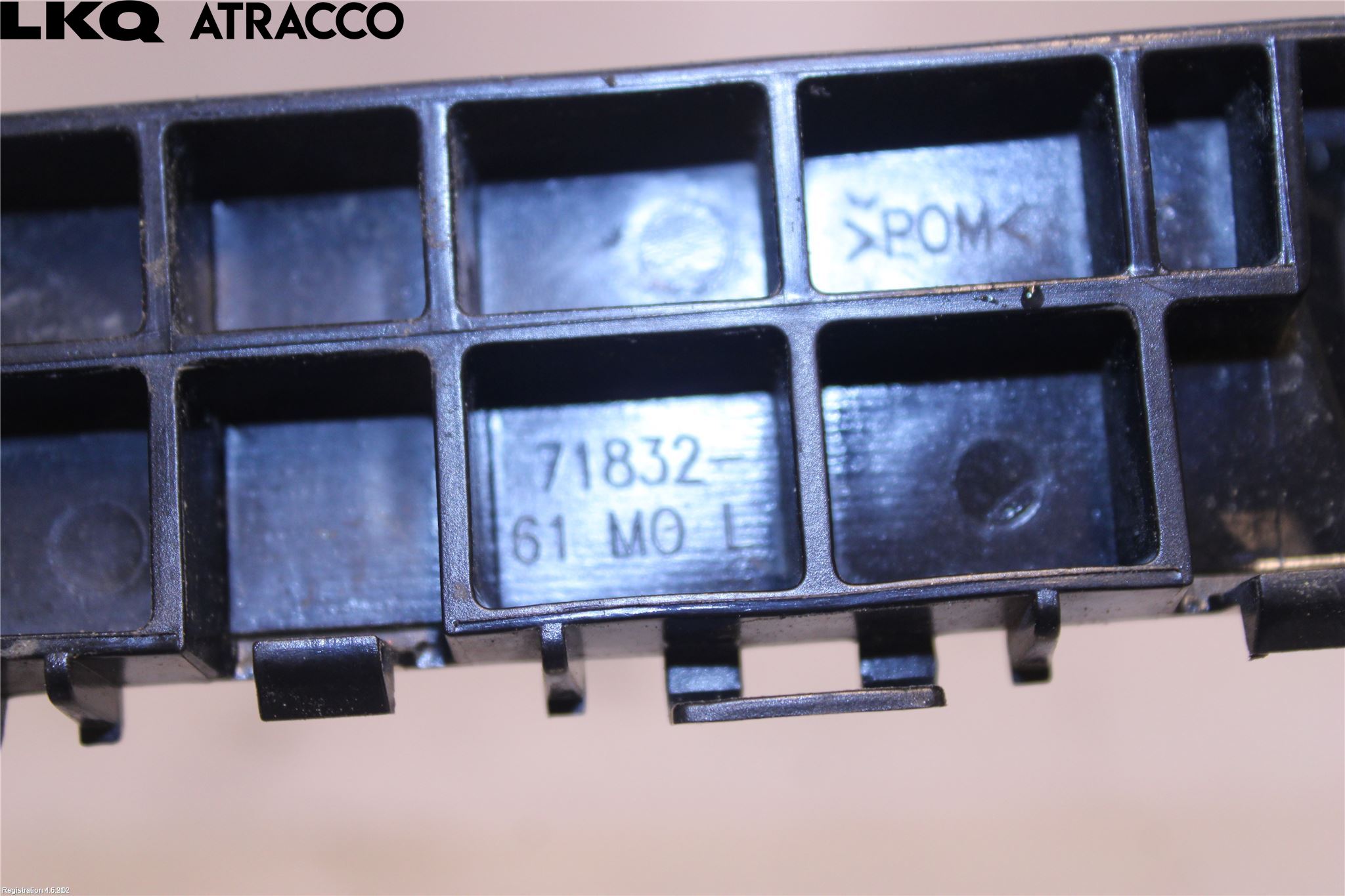 Suzuki ACROSS 21- Støtfangerfeste Bak Venstre