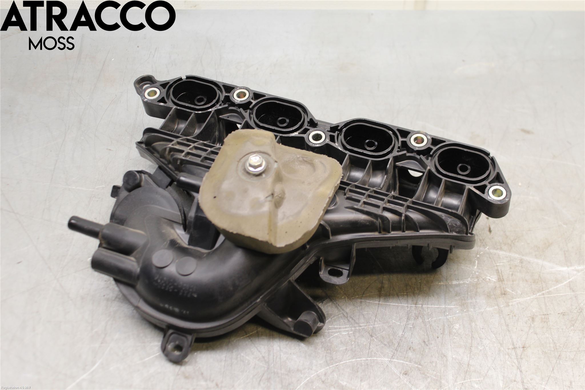 Toyota YARIS XP130 15-20 Innsugningsmanifold