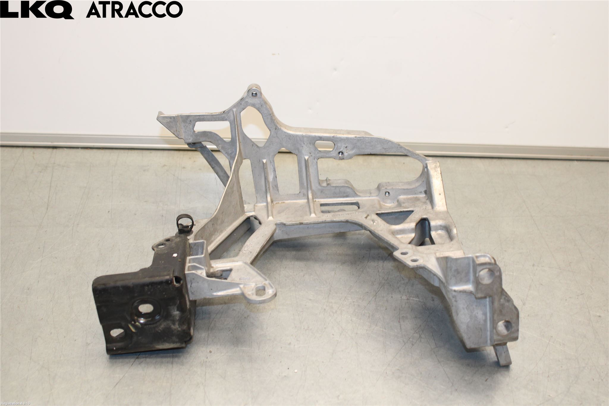 Mercedes-Benz MB C-KLASS (W205) 14-21 Frontlykt Holder-Feste