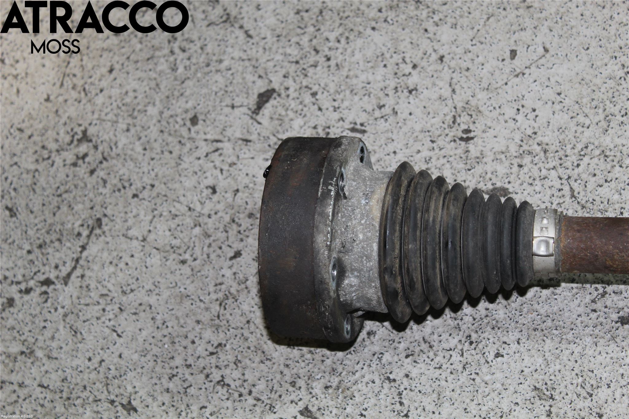 Volkswagen VW TOURAN 10-15 Drivaksel Foran Kompl Venstre