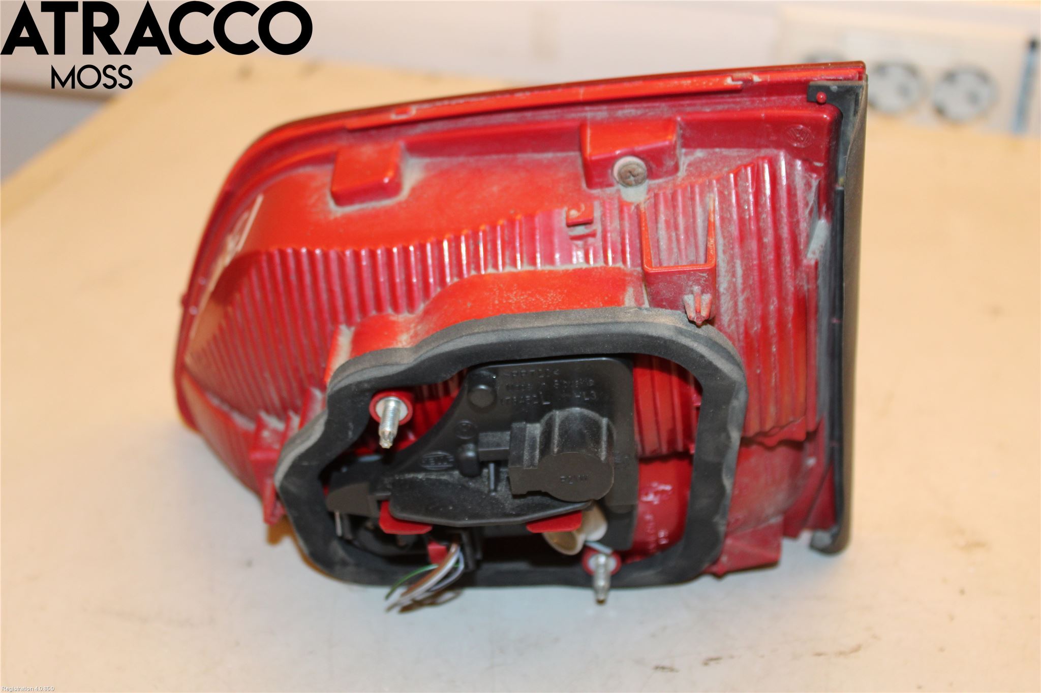 Volkswagen VW TOURAN 10-15 Baklykt Venstre  På Luke(Indre