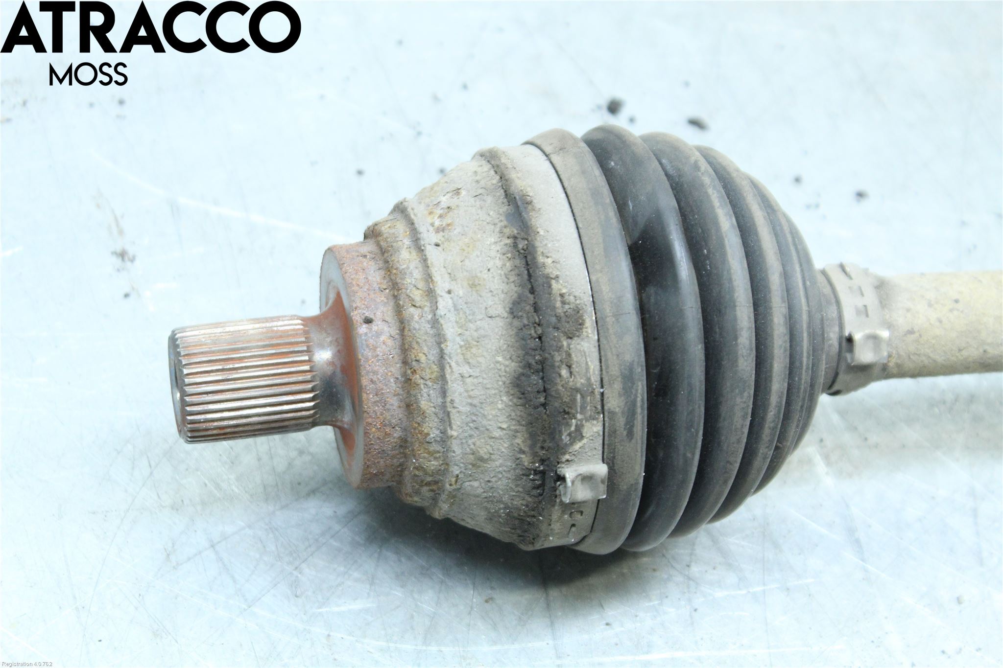 Volkswagen VW PASSAT 11-14 Drivaksel Foran Kompl Venstre