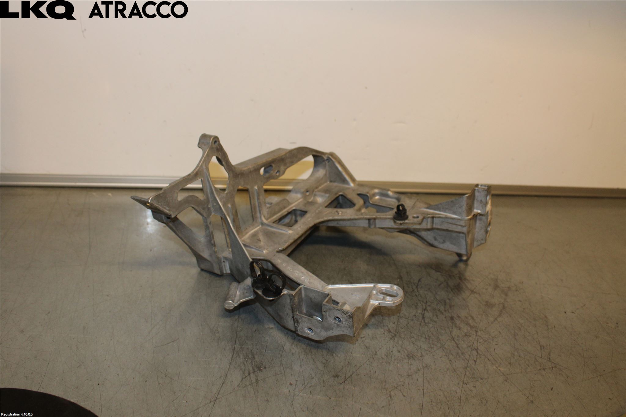 Mercedes-Benz MB C-KLASS (W205) 14-21 Frontlykt Holder-Feste