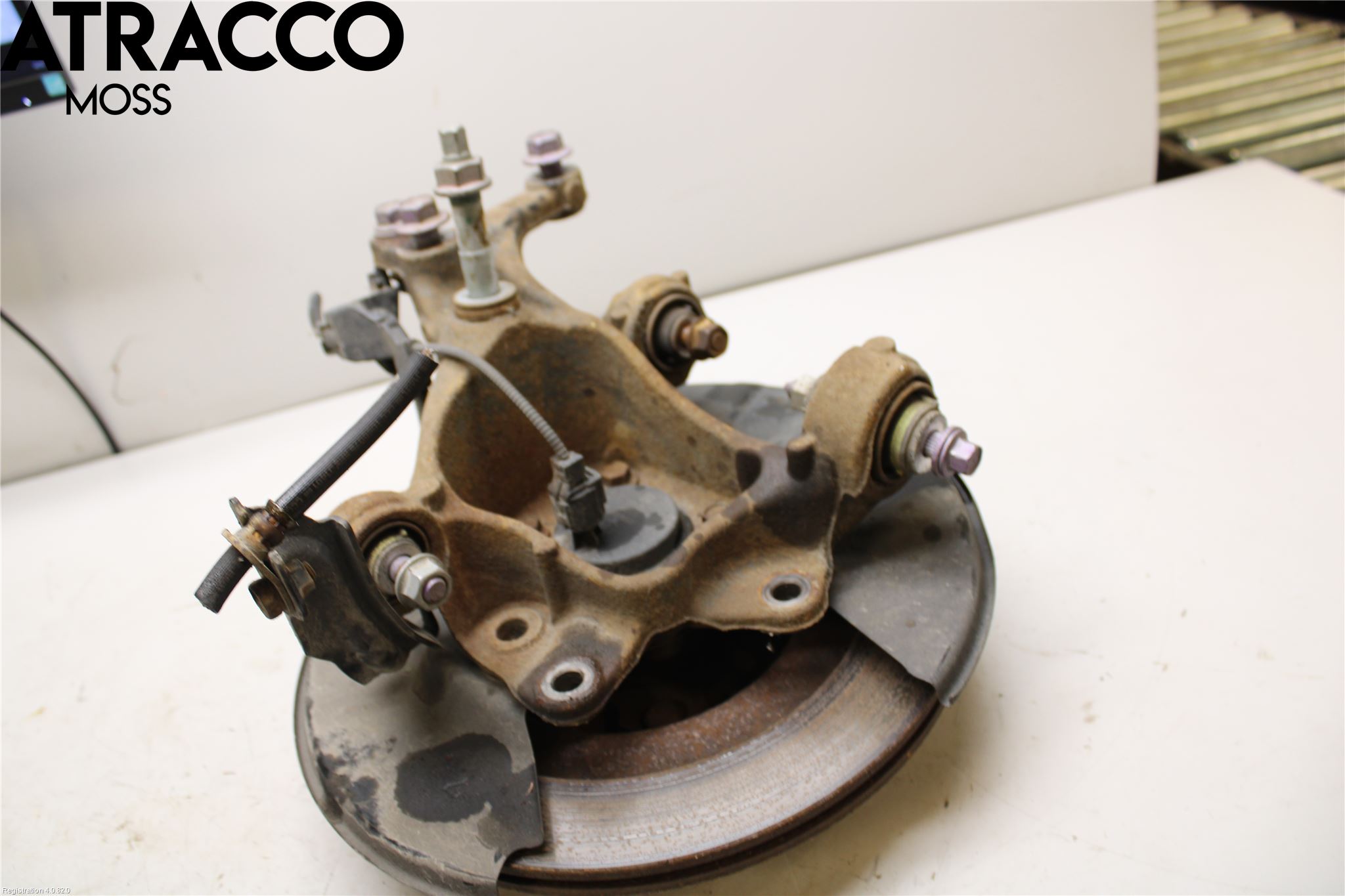 Toyota RAV4 19- Spindel Vb