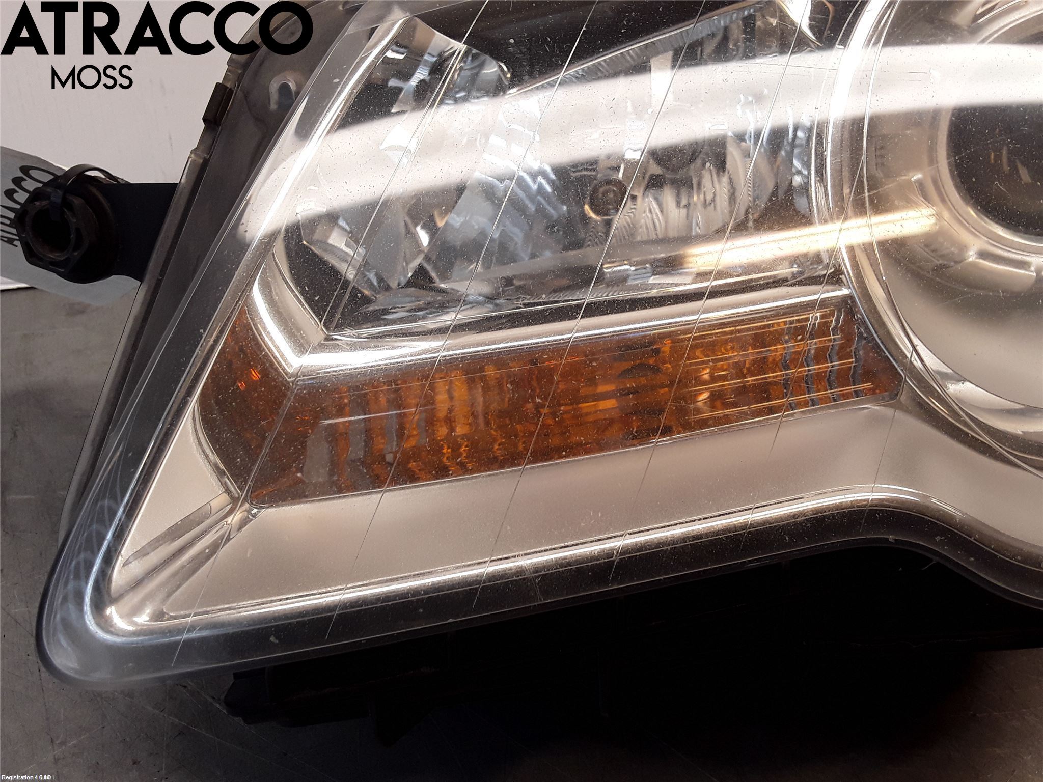 Volkswagen VW TOURAN 03-10 Frontlykt Venstre