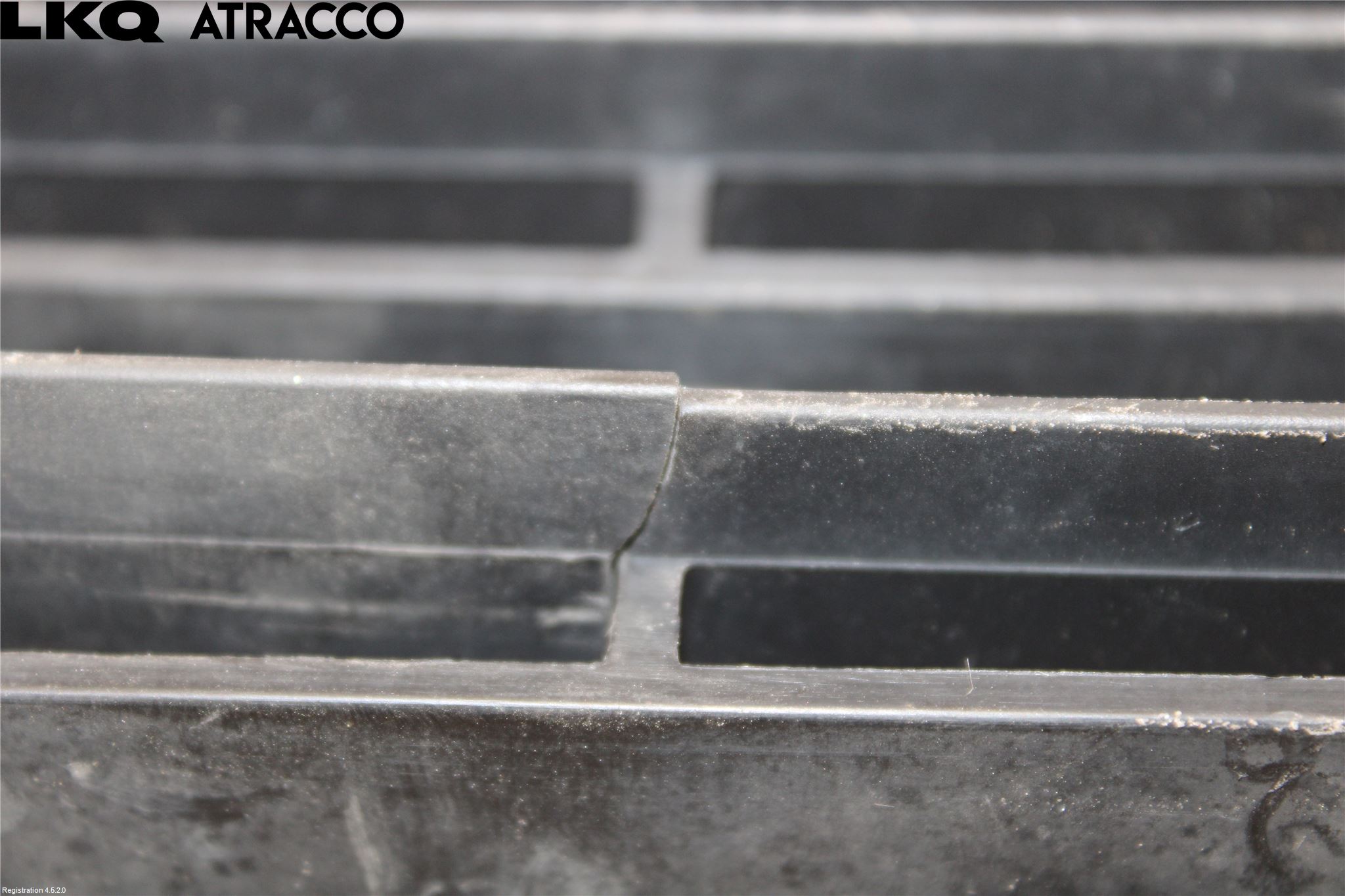 Peugeot 2008 13-20 Grilldel Midt