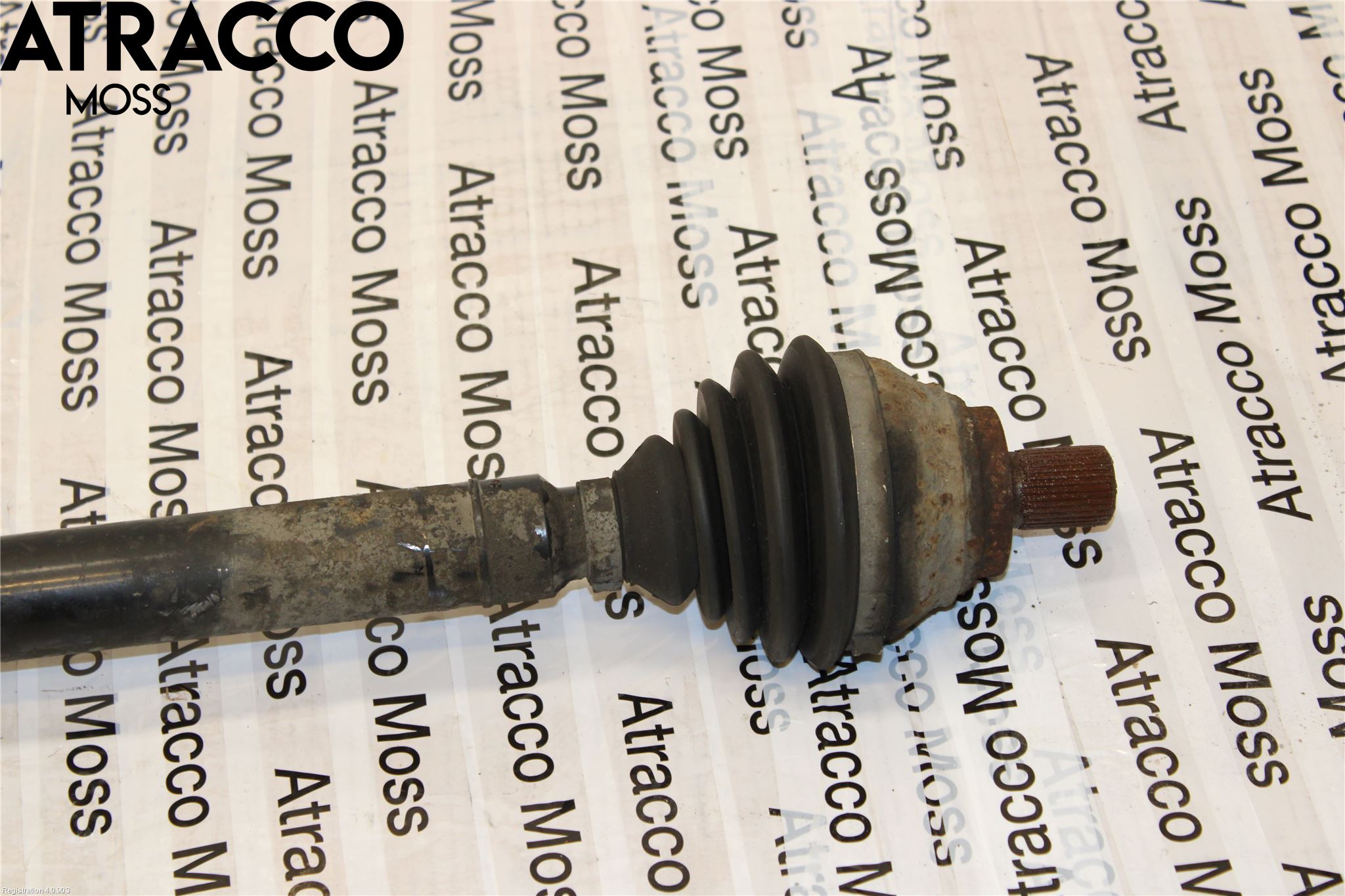 Volkswagen VW TOURAN 10-15 Drivaksel Foran Kompl Venstre