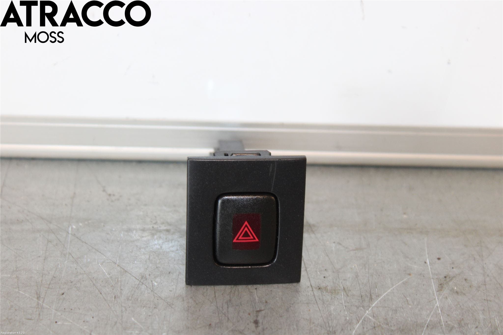 Volvo V70 14-16 Bryter Varsel (Nødblink)