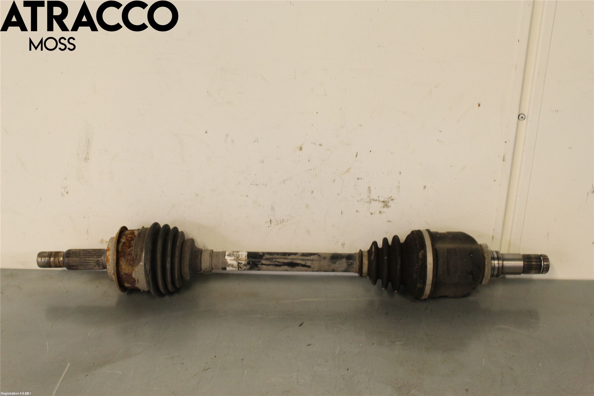 Toyota YARIS XP130 15-20 Drivaksel Foran Kompl Venstre