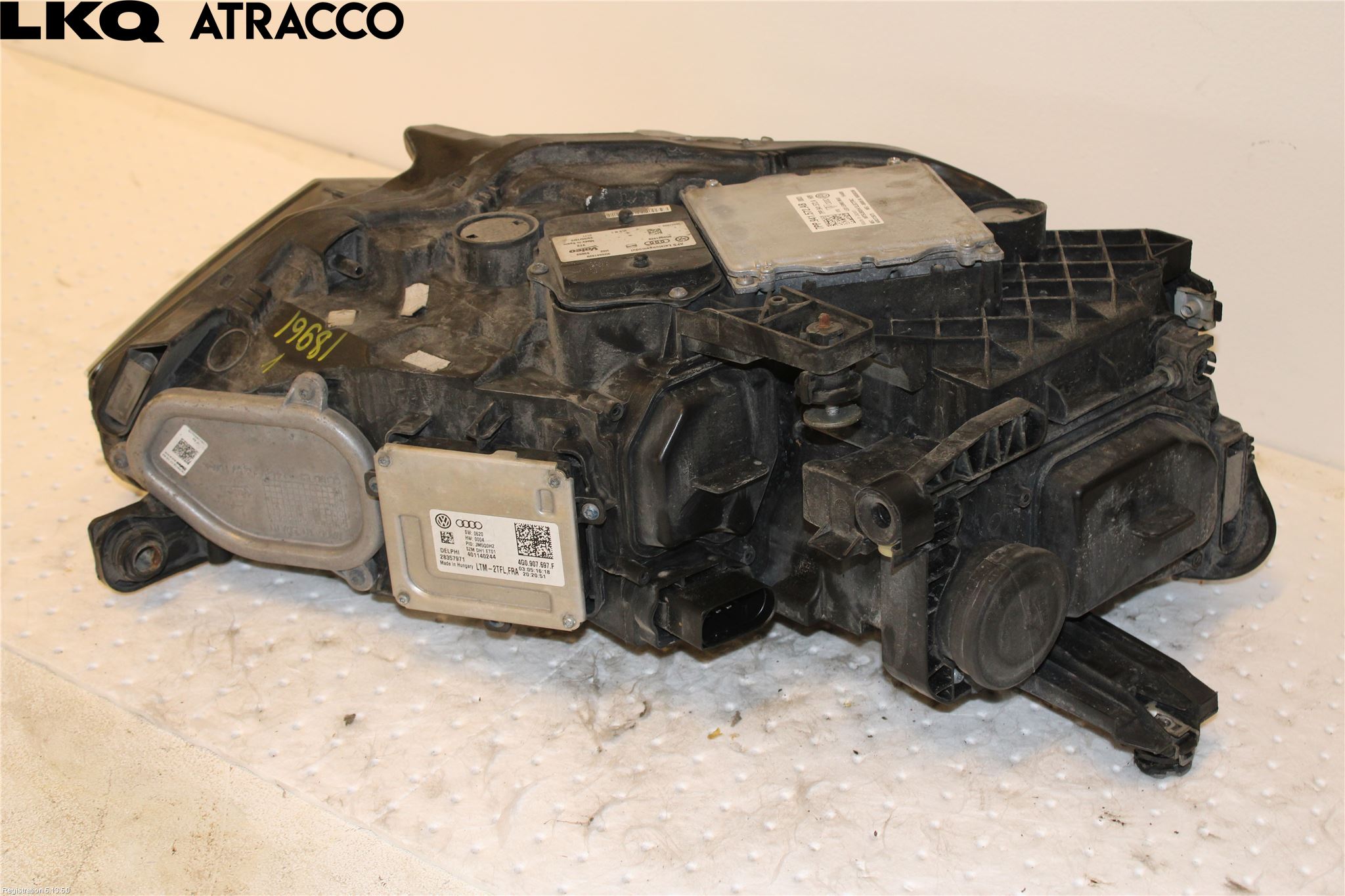 Volkswagen VW PASSAT 15-19 Frontlykt Venstre