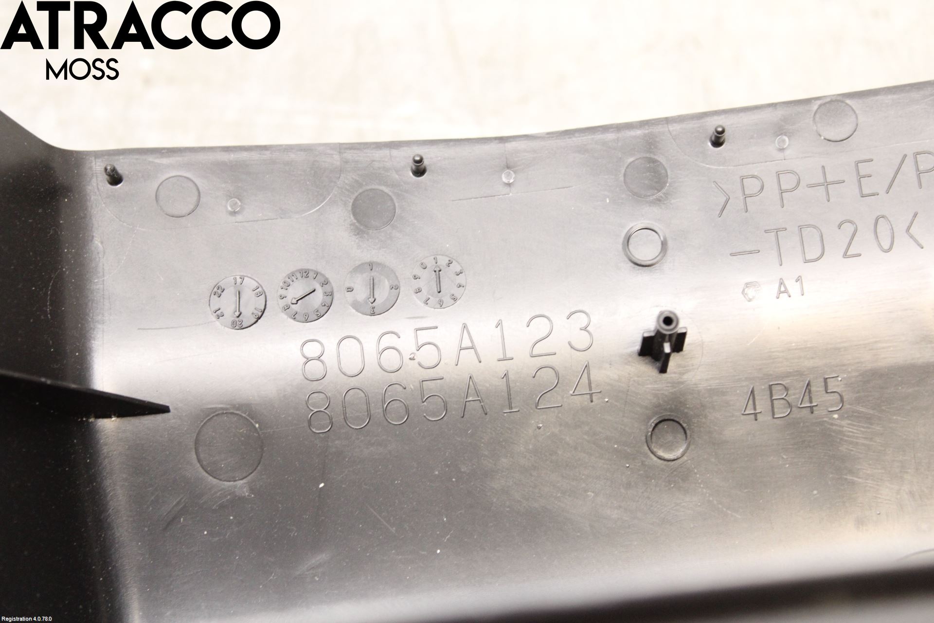 Mitsubishi OUTLANDER 13-21 Rattdeksel - Deksler