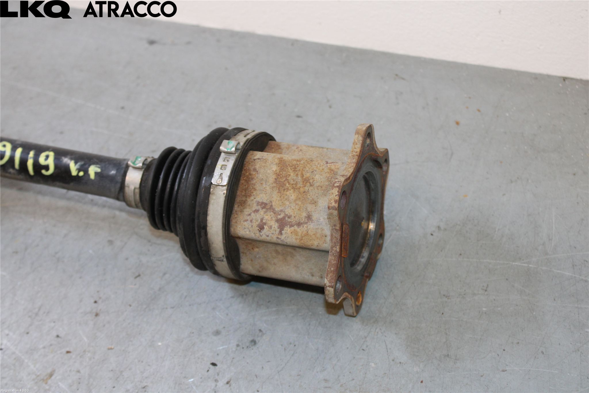 Volkswagen VW TOURAN 10-15 Drivaksel Foran Kompl Venstre
