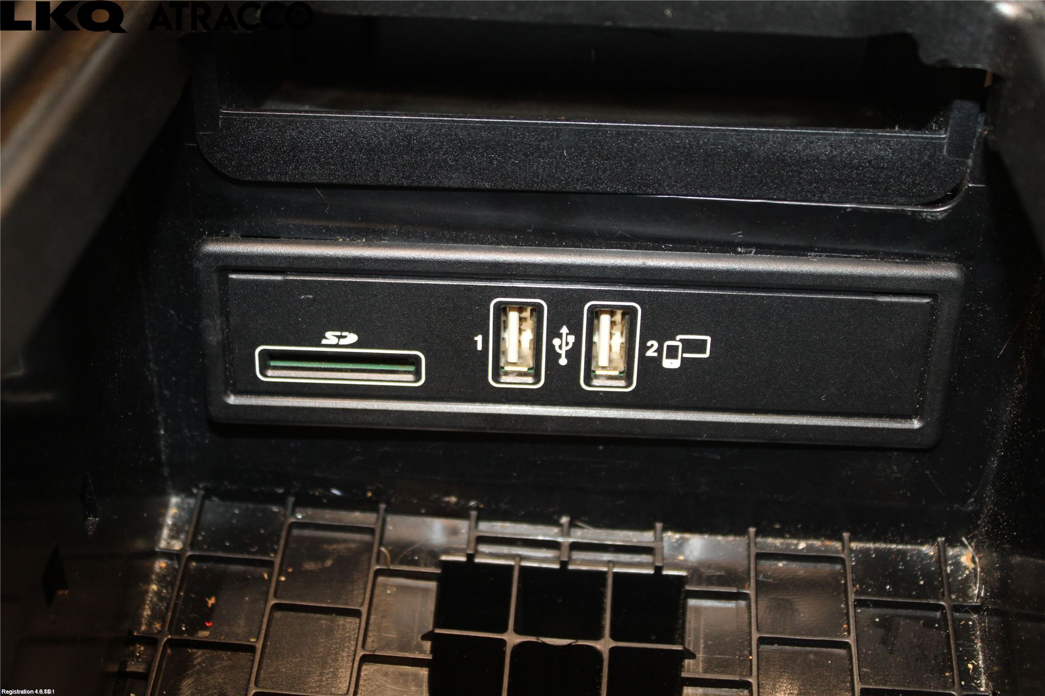 Mercedes-Benz MB E-KLASS (W213) 16-23 Instrumentkonsoll Midt