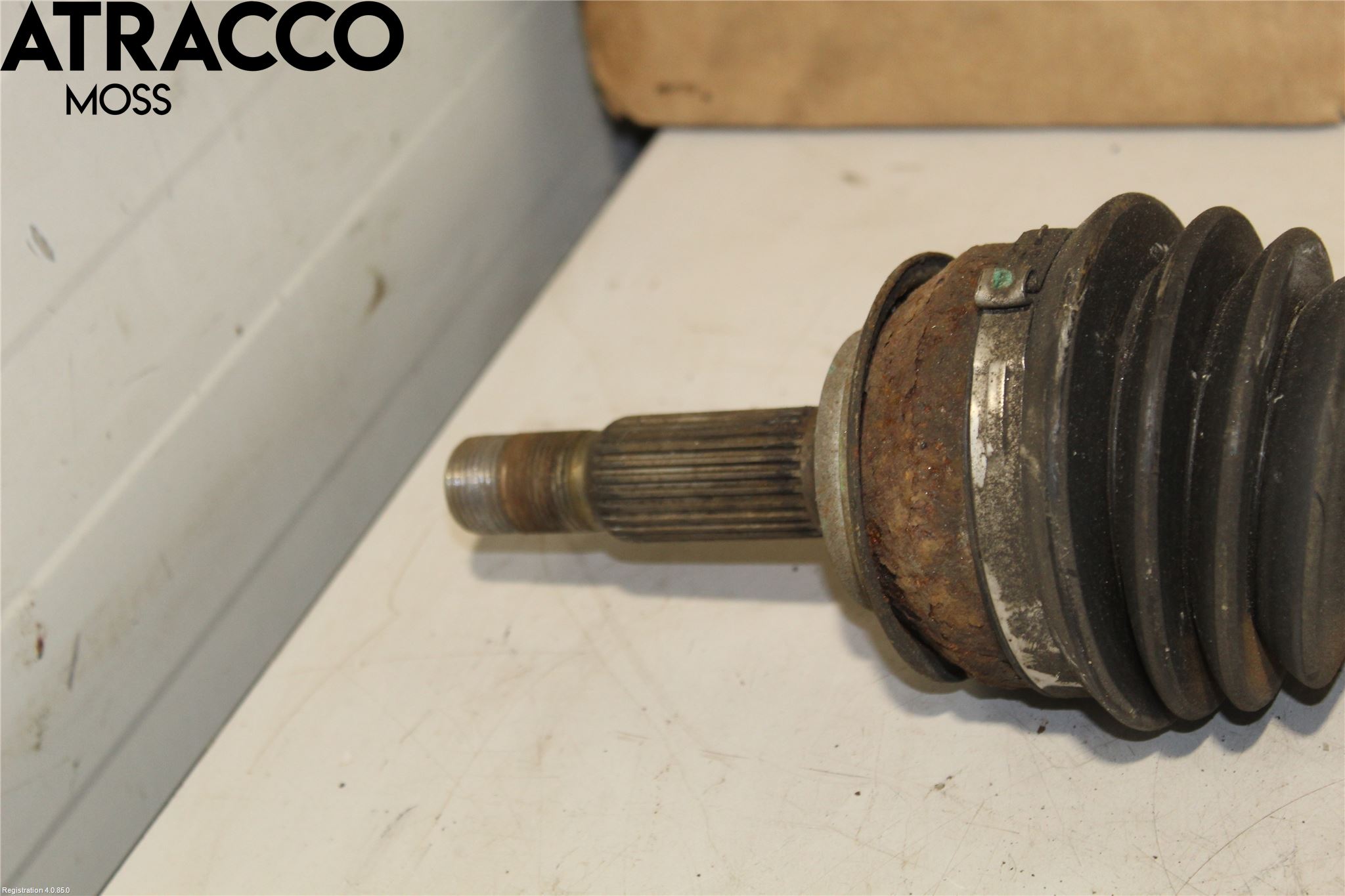 Toyota YARIS XP130 12-14 Drivaksel Foran Kompl Venstre