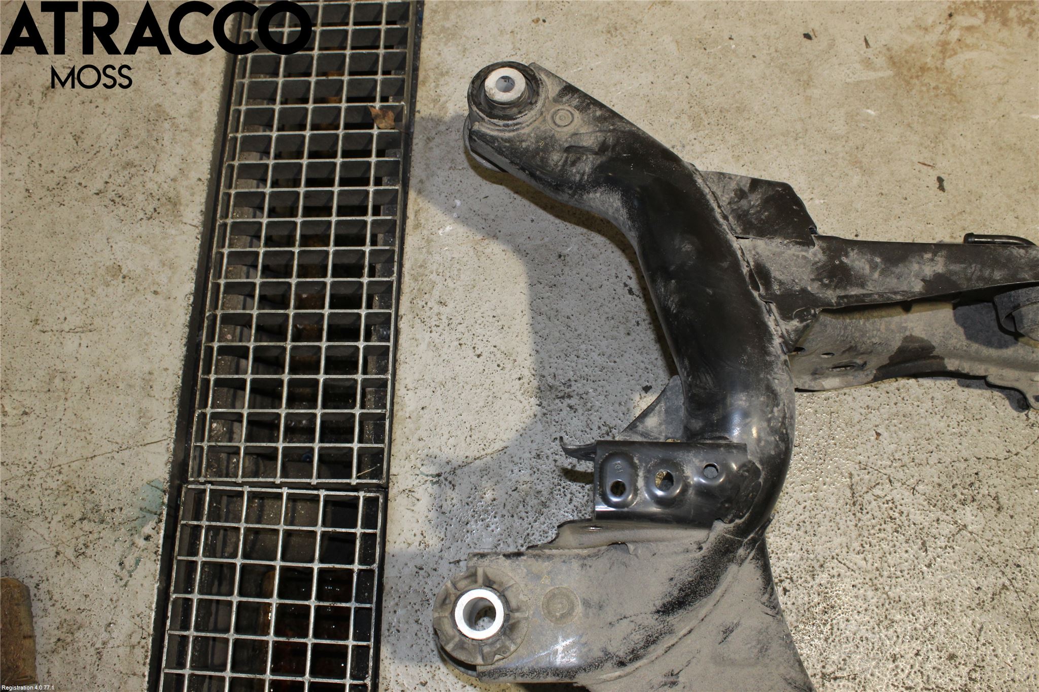 Toyota RAV4 19- Bakaksel Feste Travers-Ramme