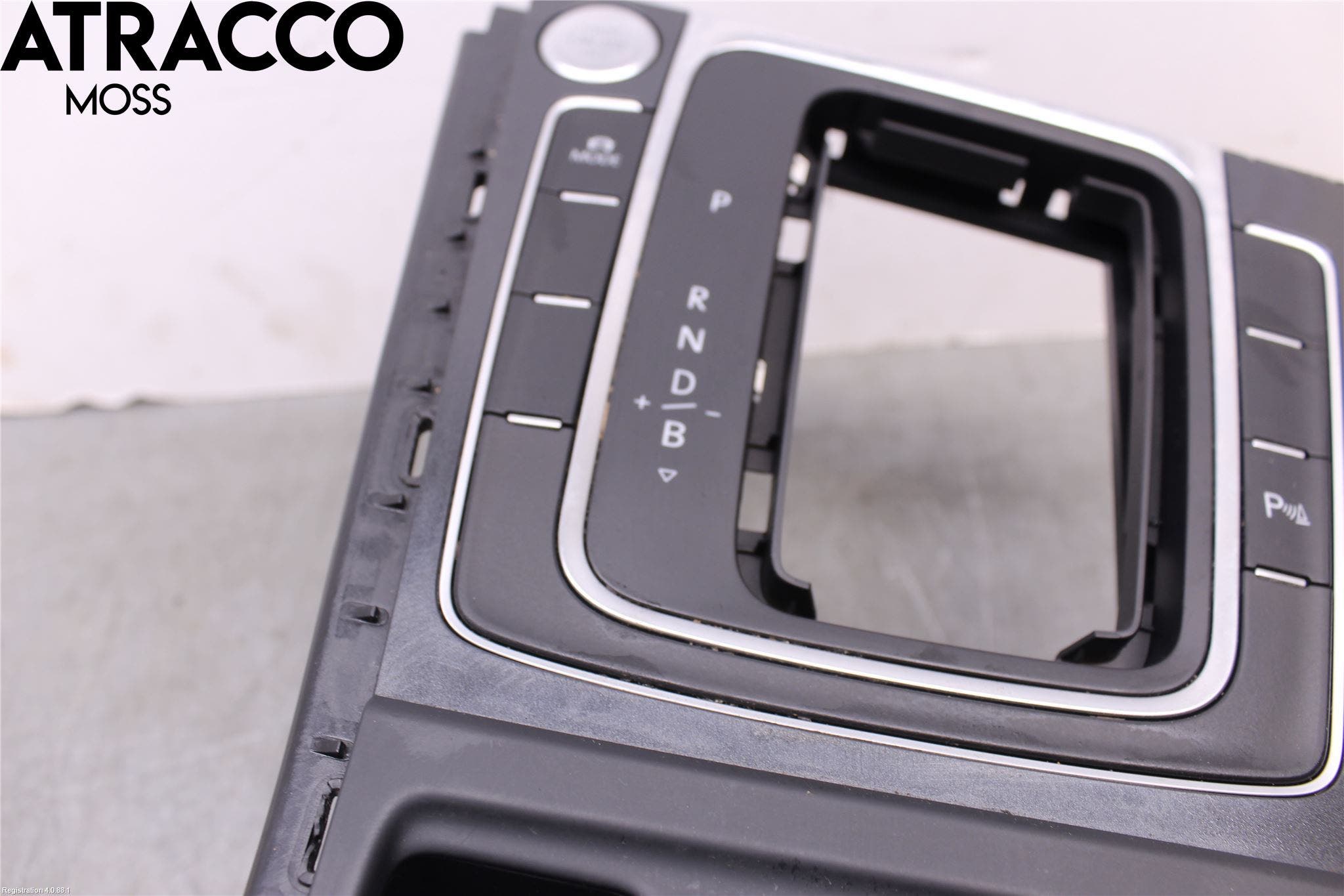 Volkswagen VW GOLF / E-GOLF VII 13-20 Innr Koppholder