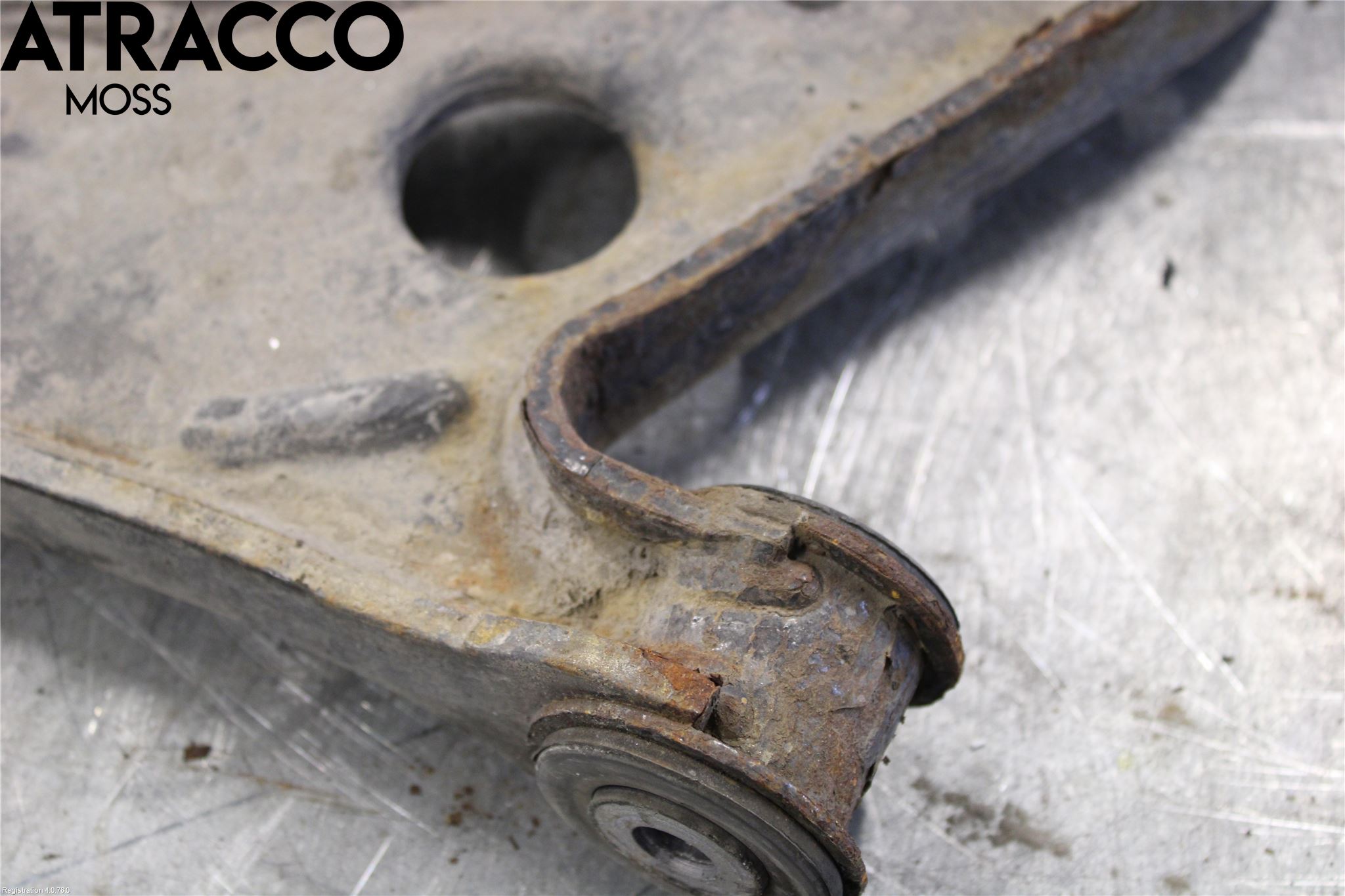 Volkswagen VW GOLF V 04-09 Bærearm Foran Høyre Nedre