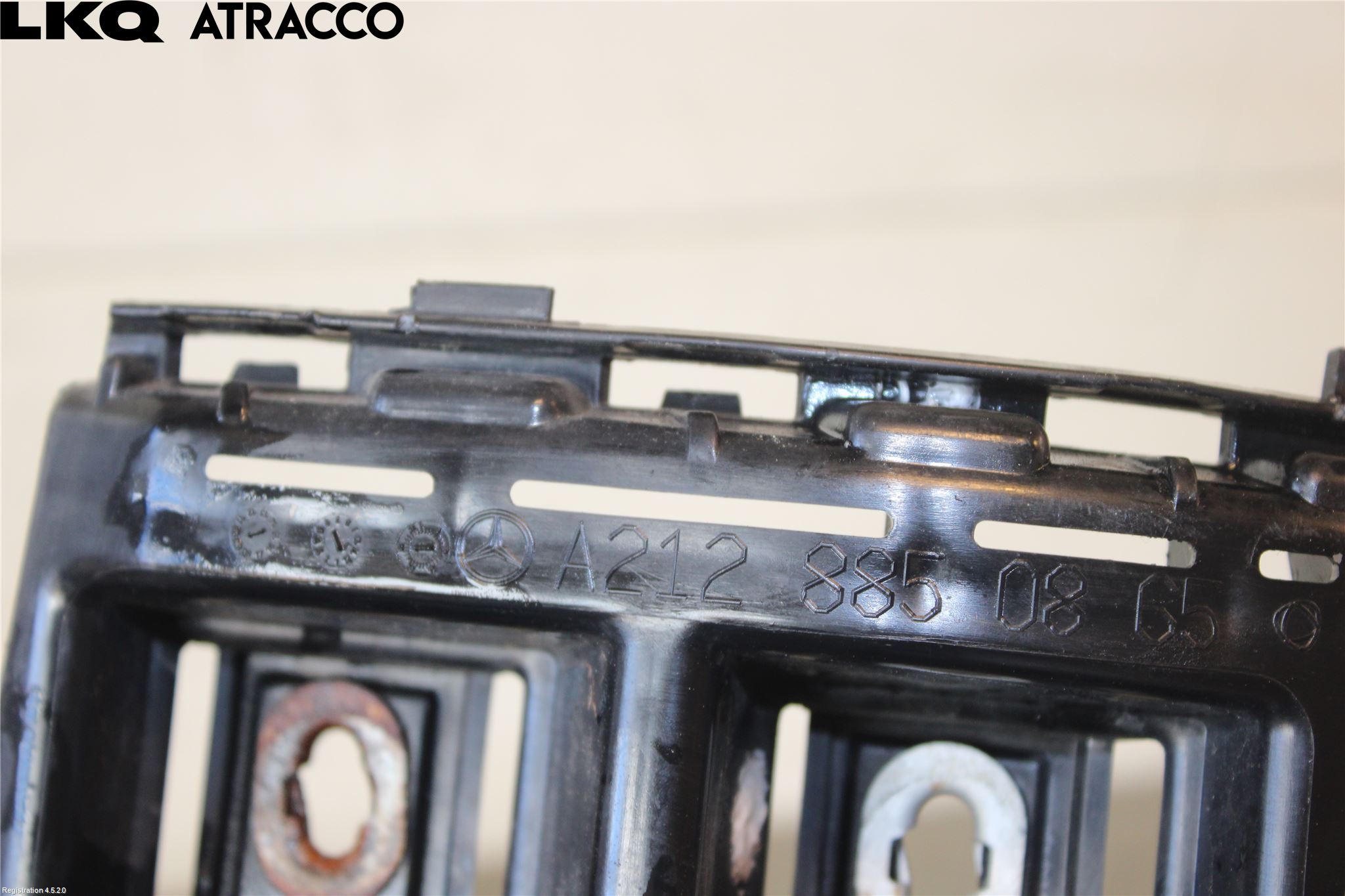 Mercedes-Benz MB E-KLASS (W212) 09-16 Støtfanger Bak Feste