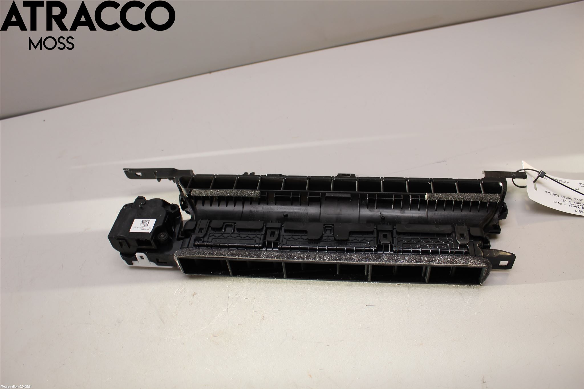 Tesla MODEL 3 17- Dashbord Kanal - Dyse