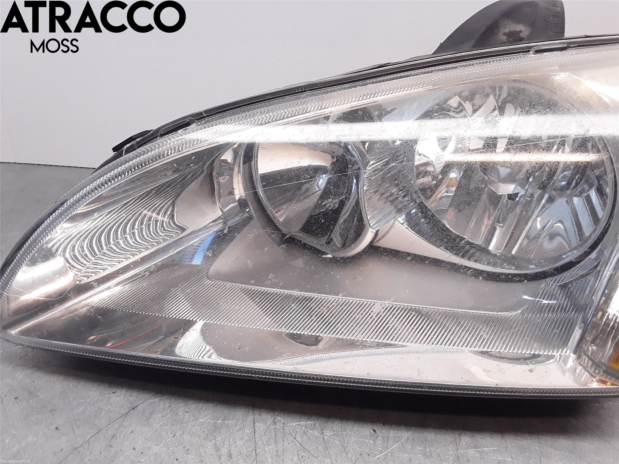 Ford FOCUS     04-07 Frontlykt Venstre