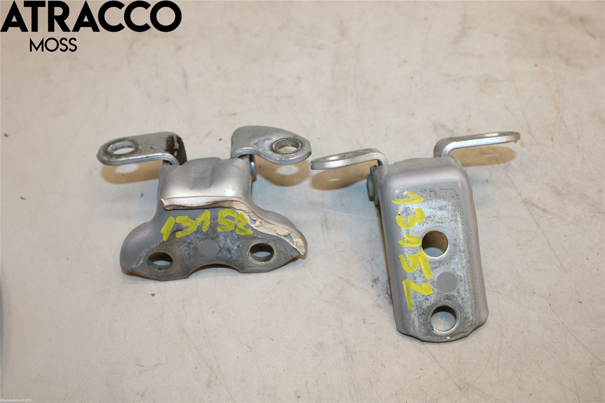 Toyota YARIS XP130 12-14 Dørhengsel