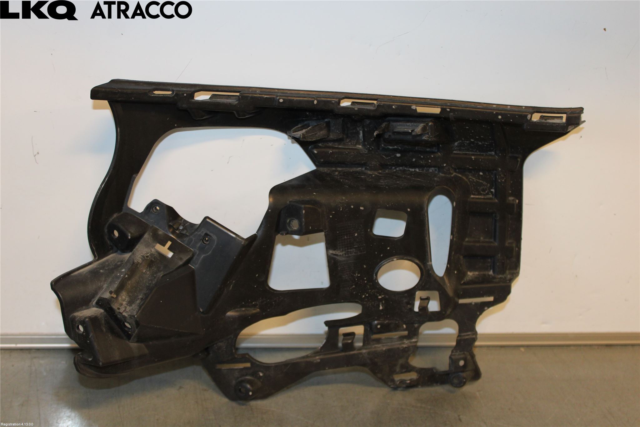 Volvo V60 CROSS COUNTRY 16-18 Støtfanger Foran Feste