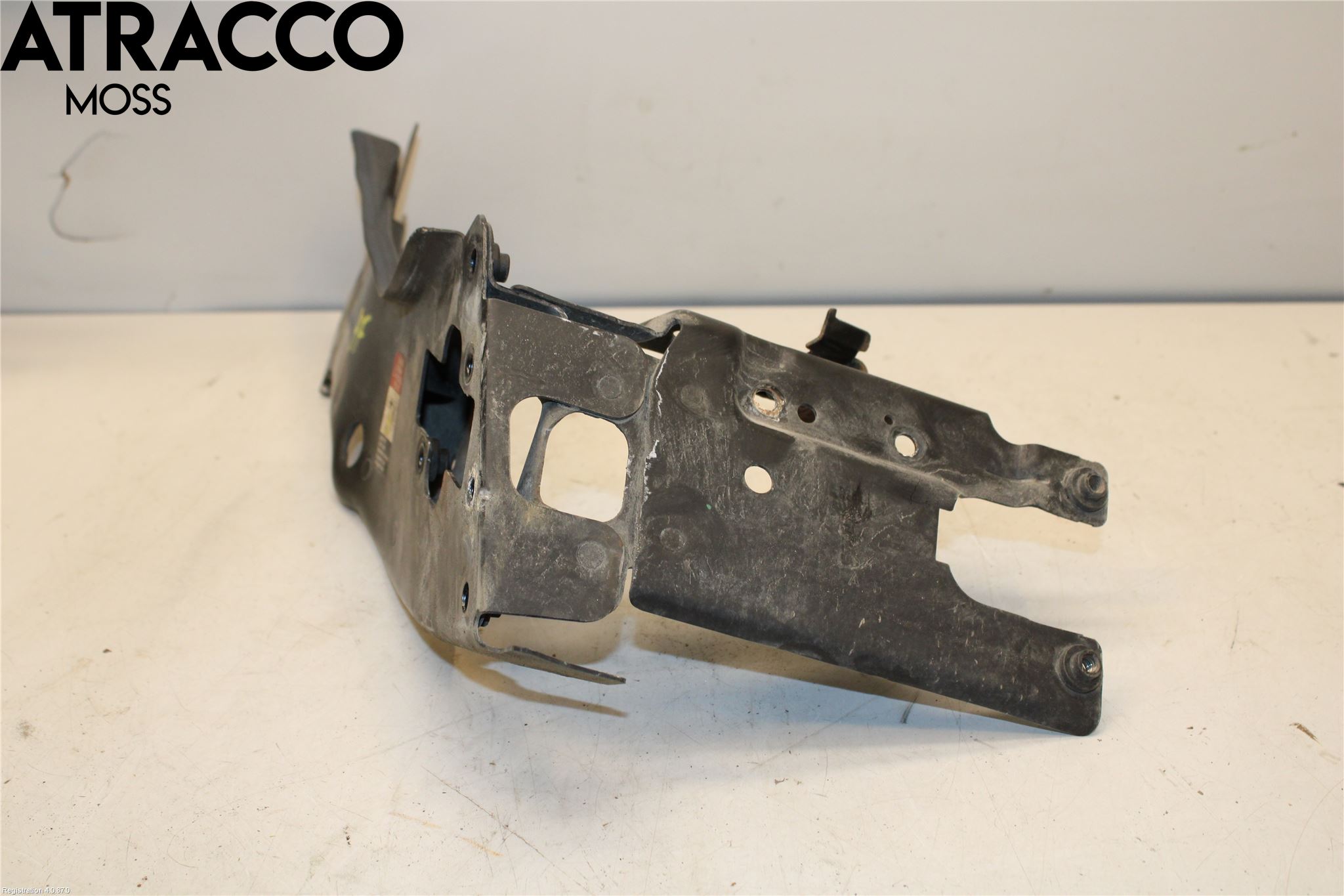 Mercedes-Benz MB E-KLASS (W211) 02-09 Frontlykt Holder-Feste