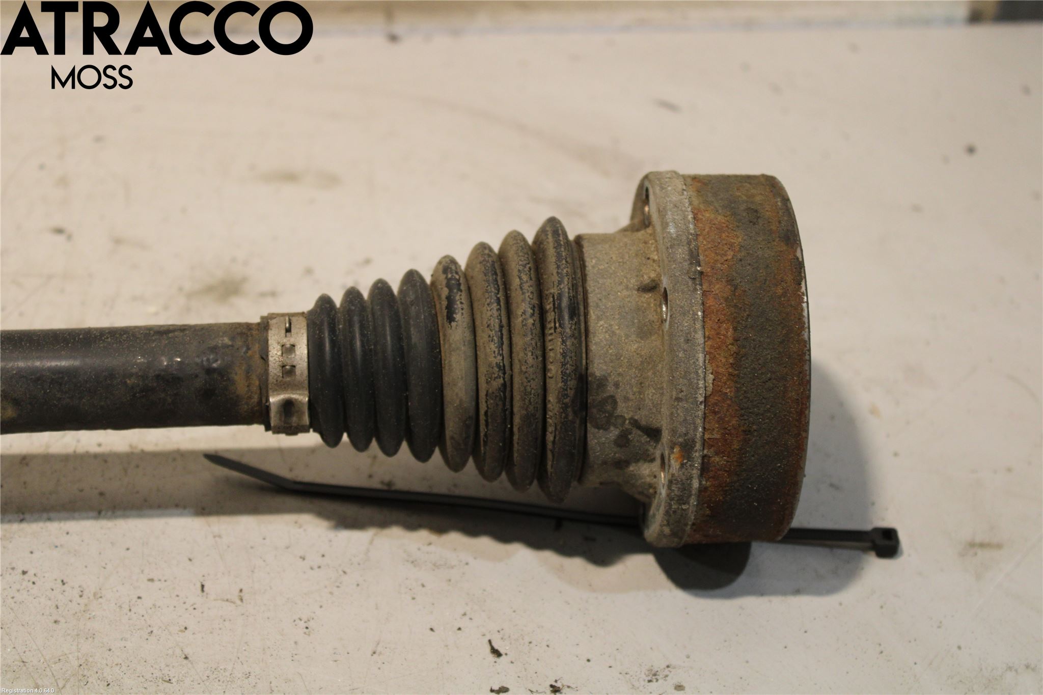 Volkswagen VW GOLF VI 09-13 Drivaksel Bak Kompl Venstre