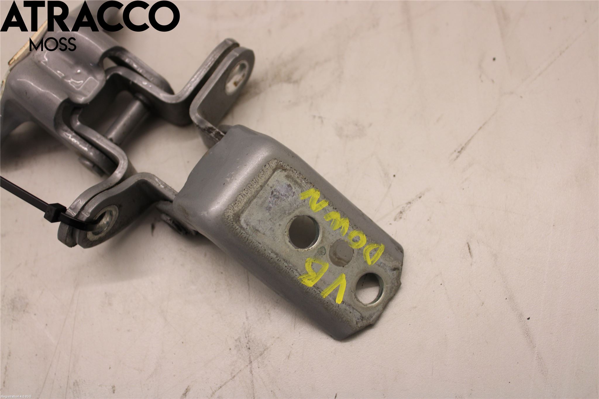 Toyota AURIS 13-19 Dørhengsel