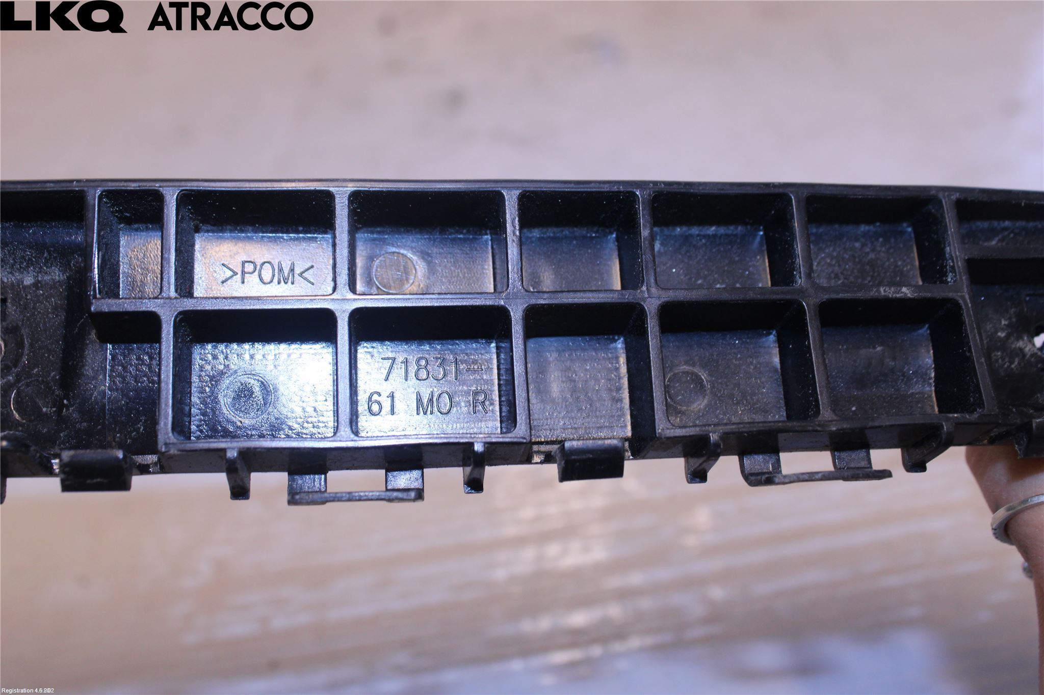 Suzuki ACROSS 21- Støtfangerfeste Bak Høyre