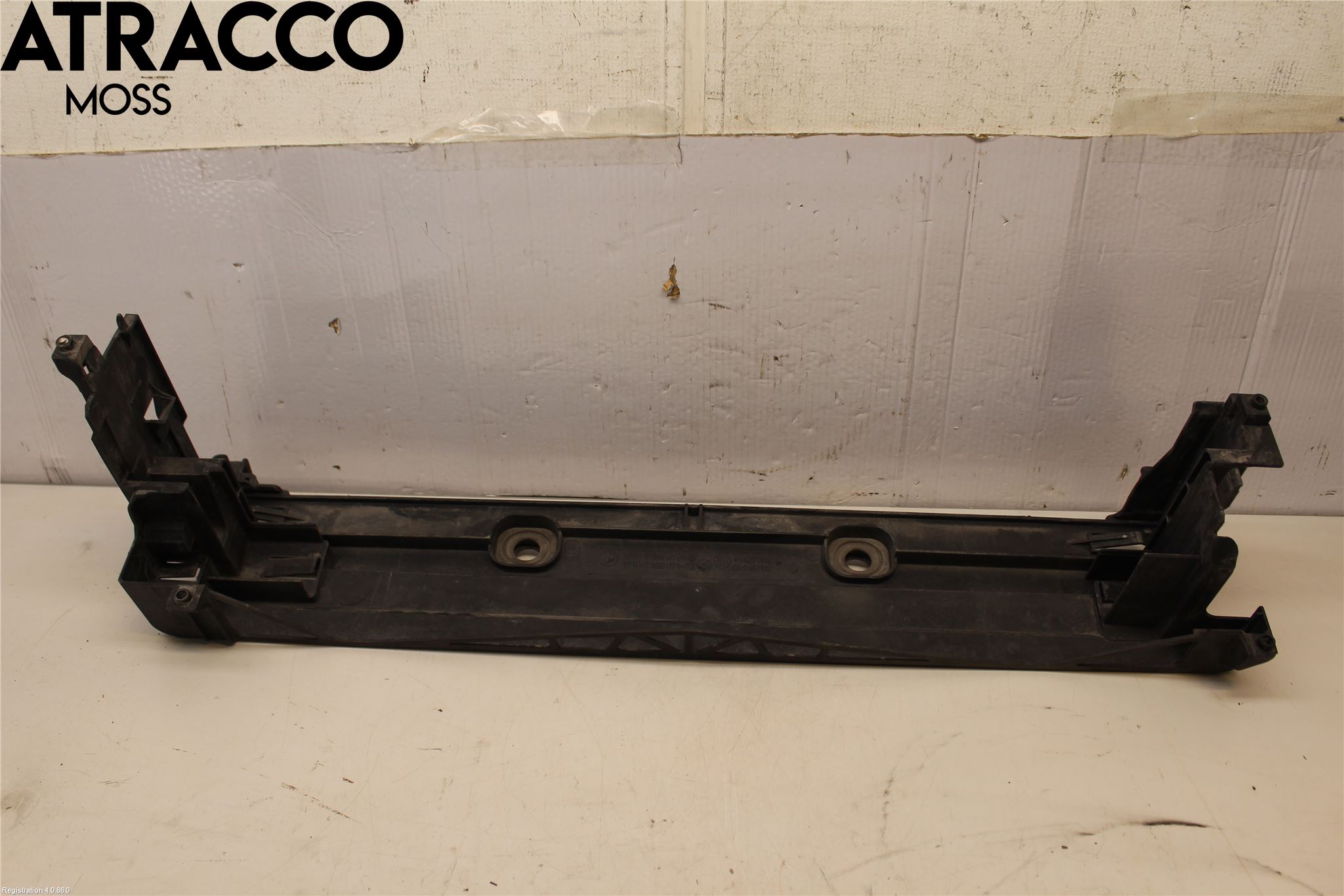 BMW 5 F10/F11/F18 09-17 Radiator Feste - Ramme - Bjelk