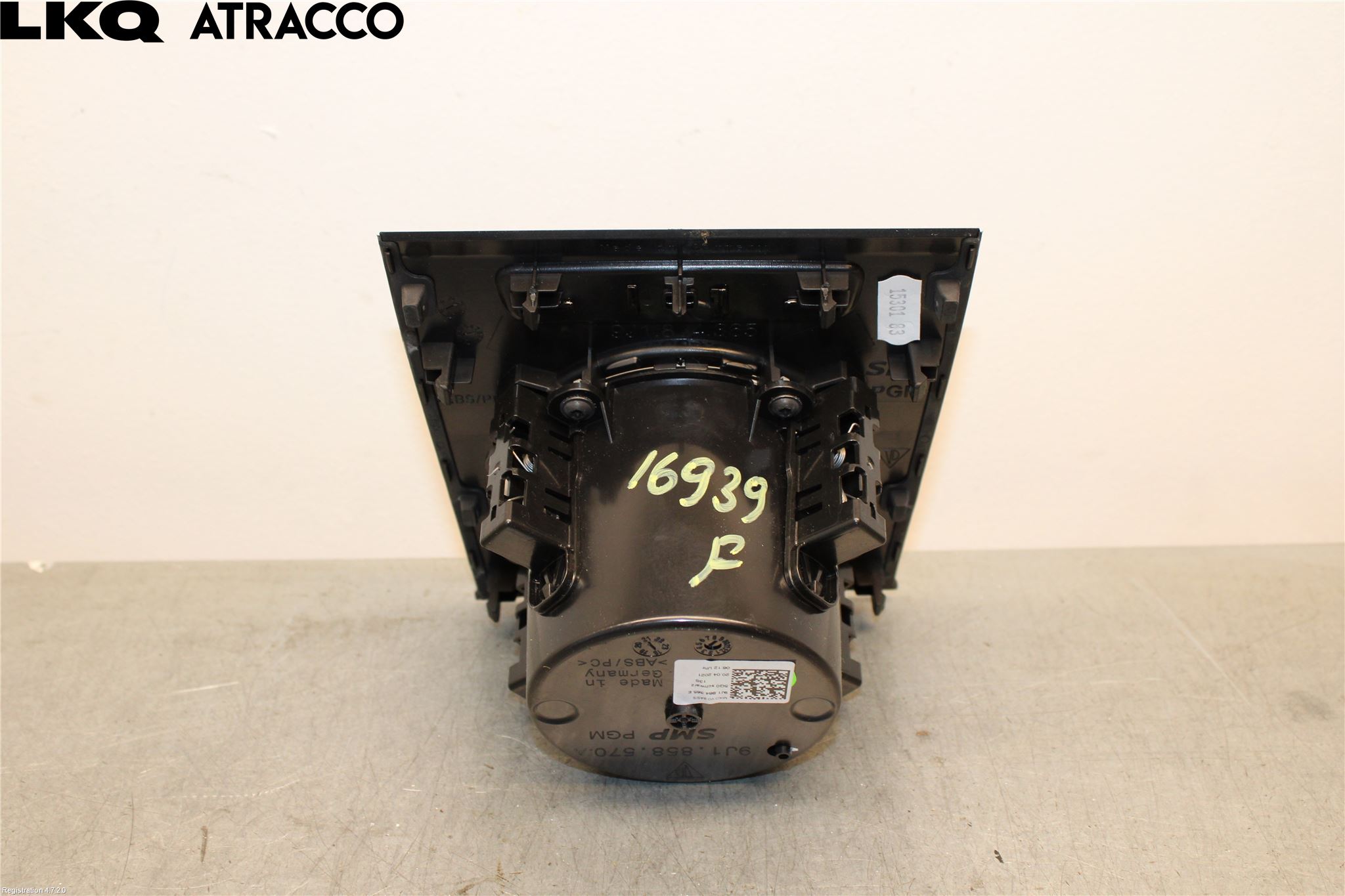 Porsche TAYCAN 20- Innr Koppholder