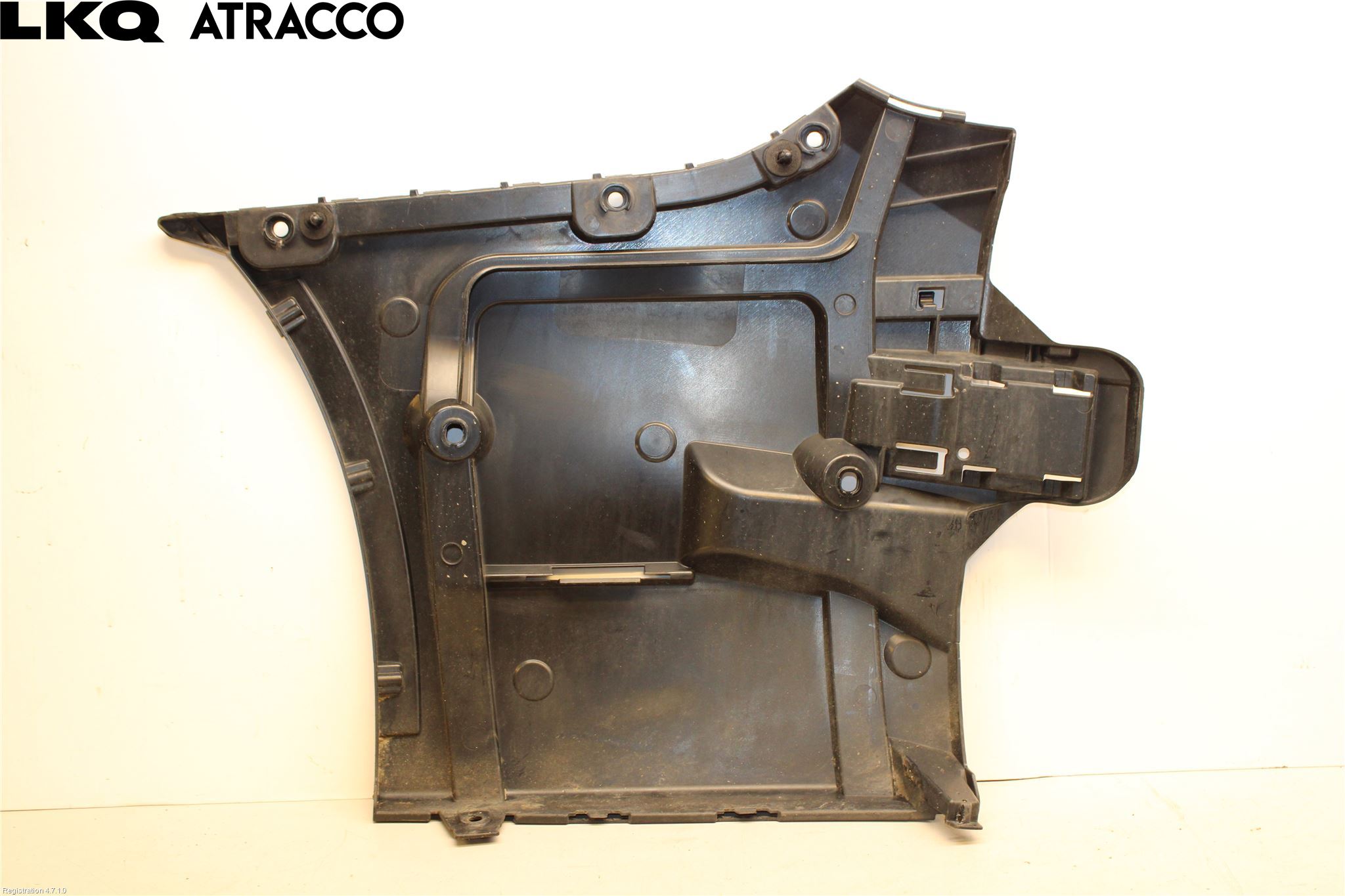 BMW 5 G30/G31/F90 17-23 Støtfangerfeste Bak Høyre