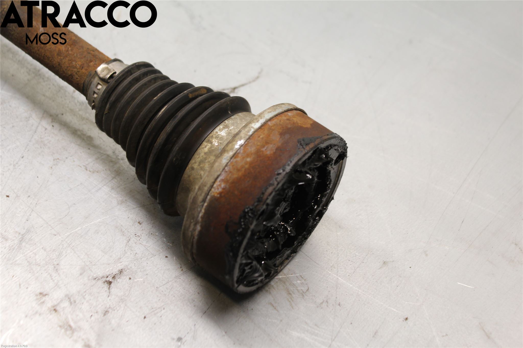 Volkswagen VW PASSAT 05-11 Drivaksel Foran Kompl Venstre