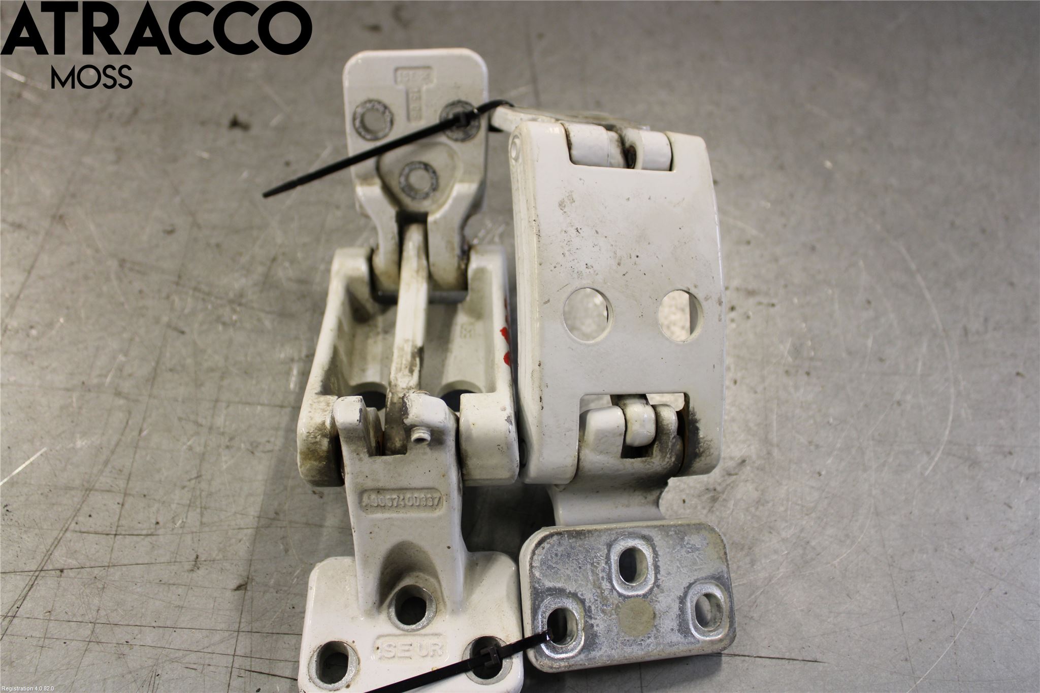 Mercedes-Benz MB SPRINTER (W906) 06-18 Dørhengsel