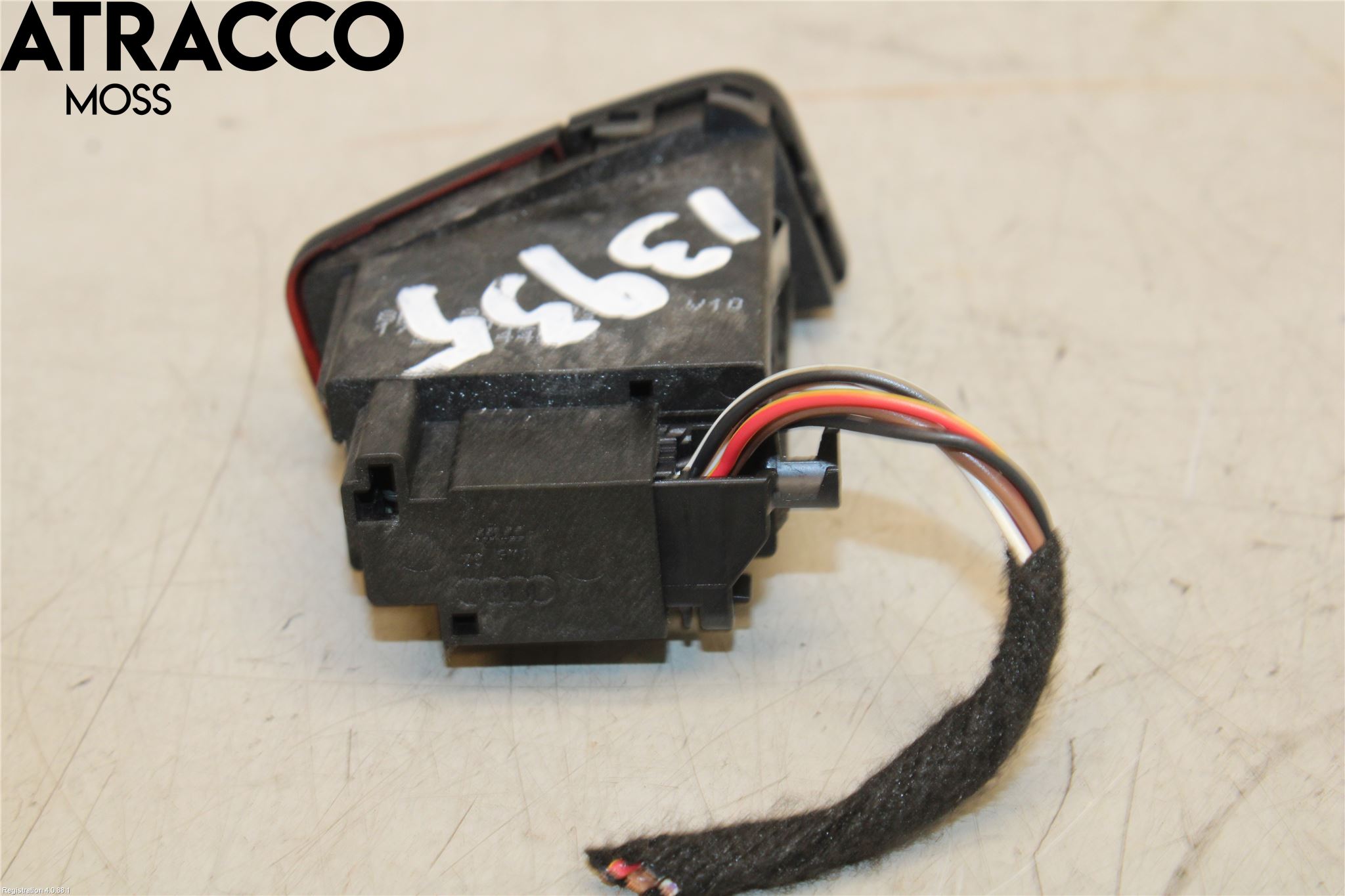 Audi A4/S4 08-11 Bryter Varsel (Nødblink)