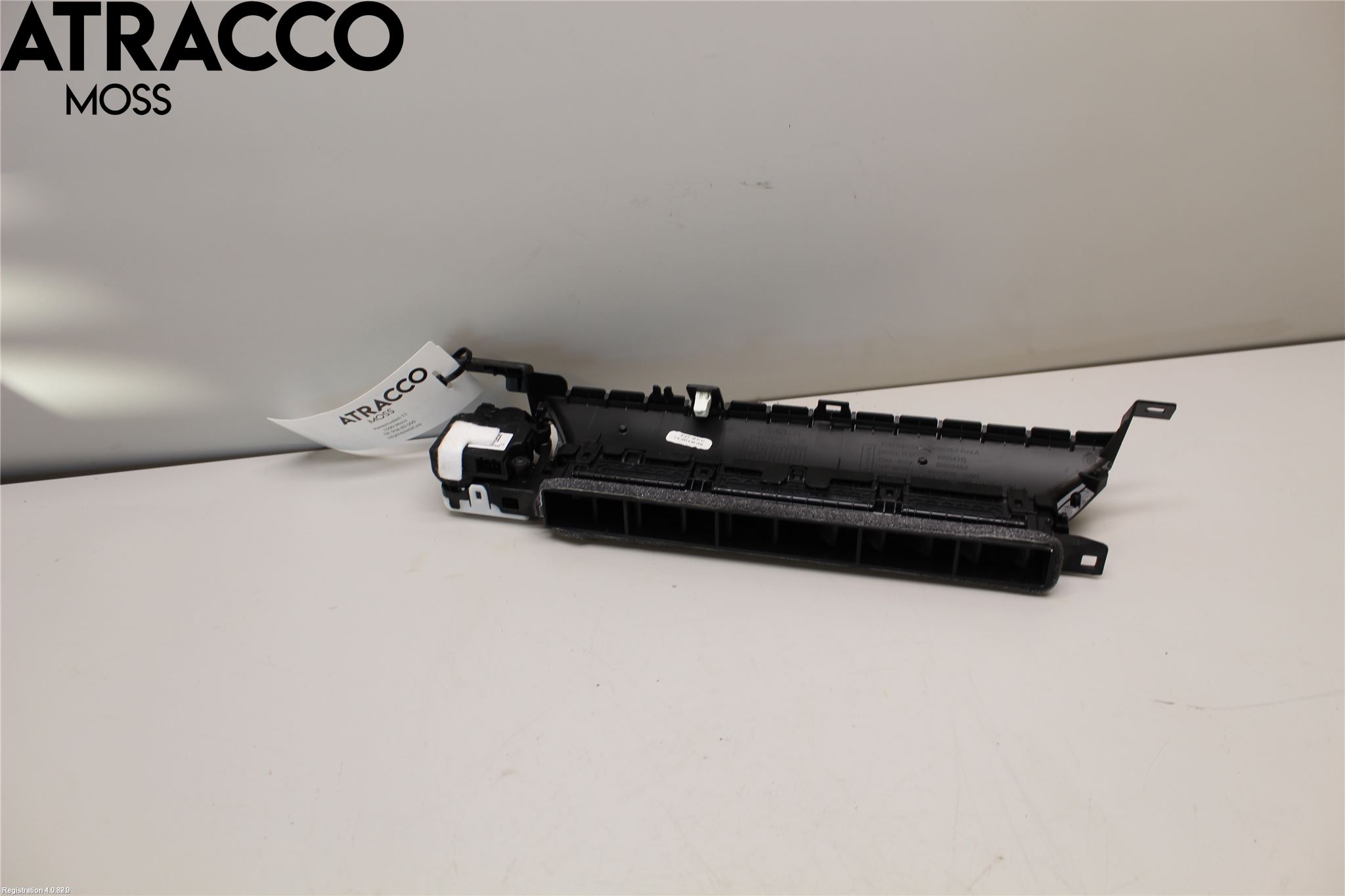 Tesla MODEL 3 17- Dashbord Kanal - Dyse