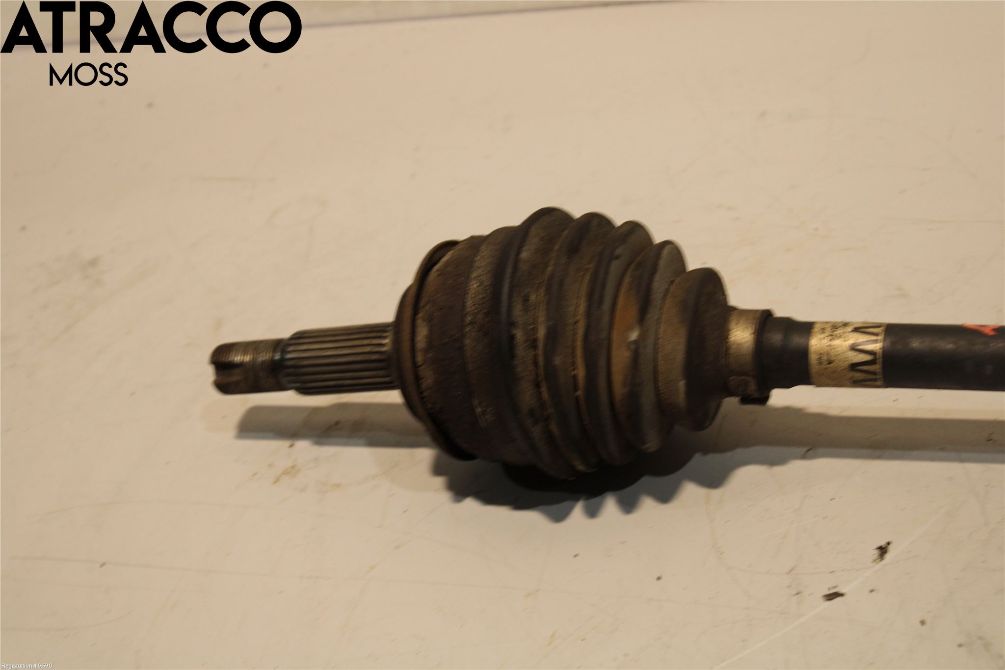 Toyota YARIS XP130 12-14 Drivaksel Foran Kompl Venstre