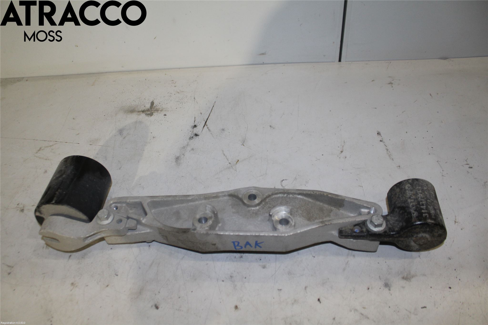 Volvo V90 CROSS COUNTRY 17->> Bakaksel Feste Travers-Ramme