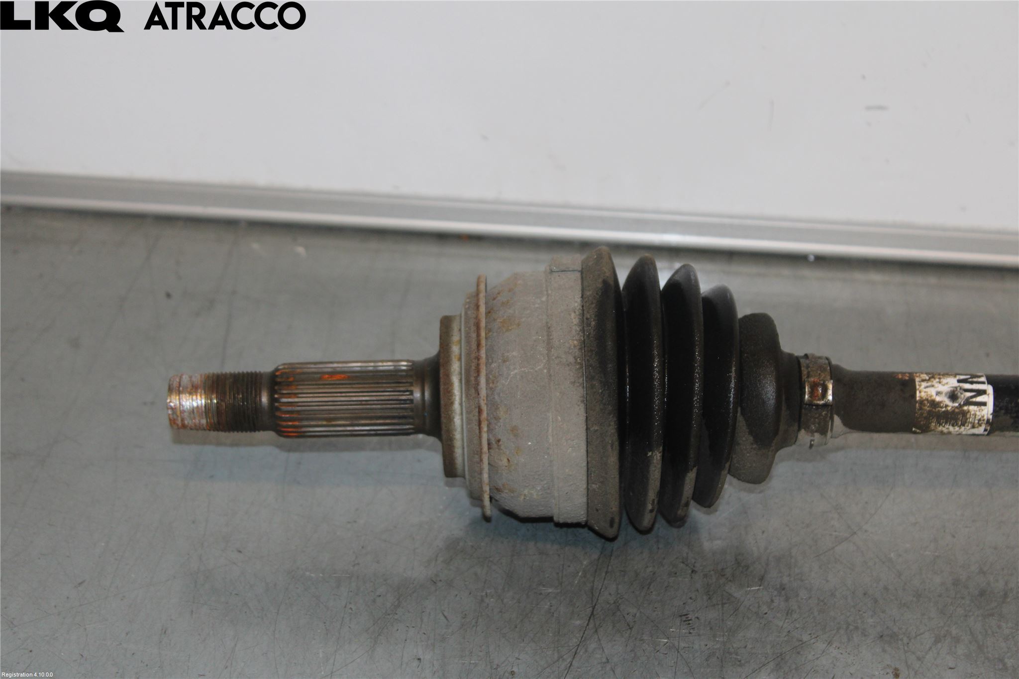 Toyota YARIS XP130 12-14 Drivaksel Foran Kompl Venstre