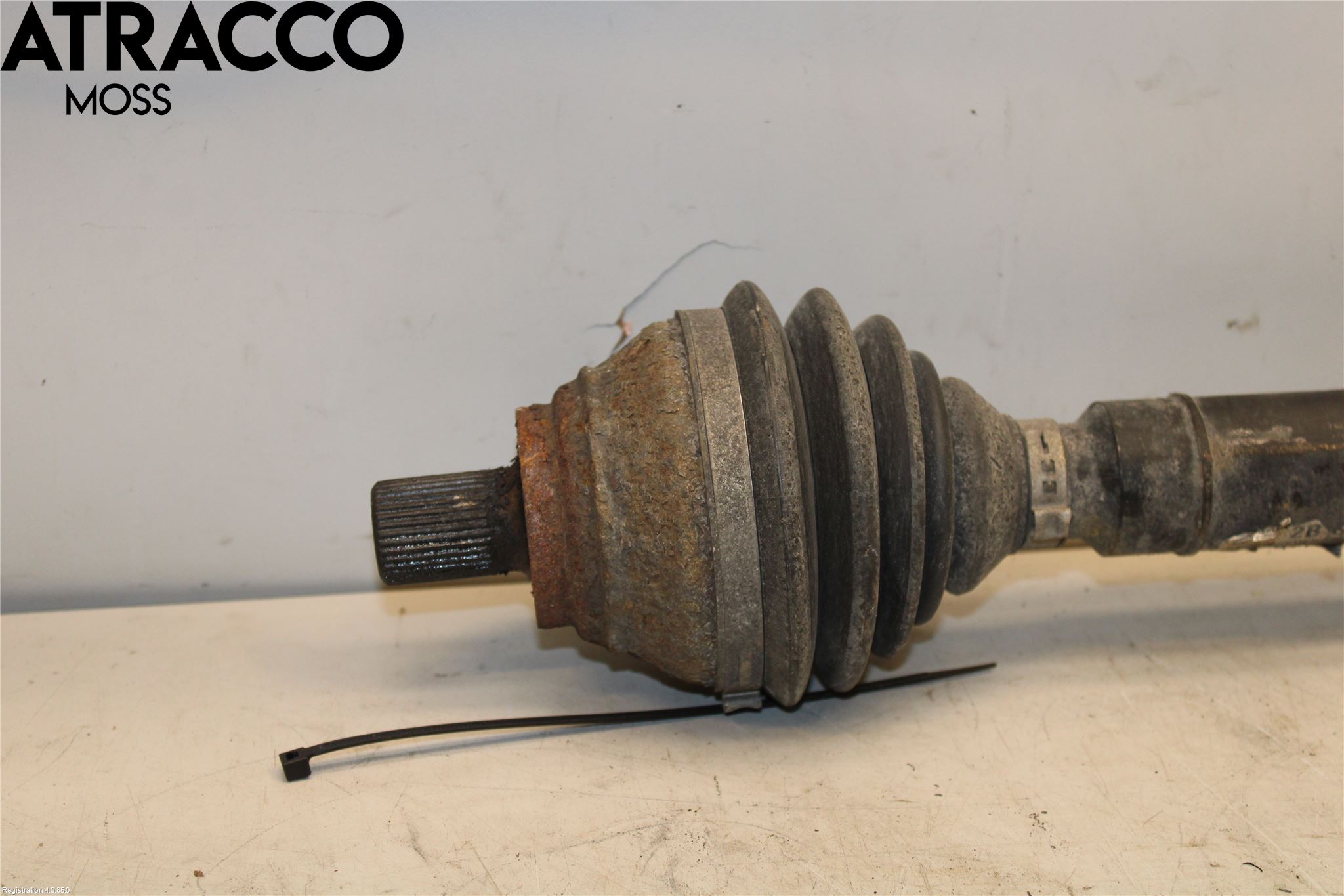 Volkswagen VW PASSAT 05-11 Drivaksel Foran Kompl Høyre