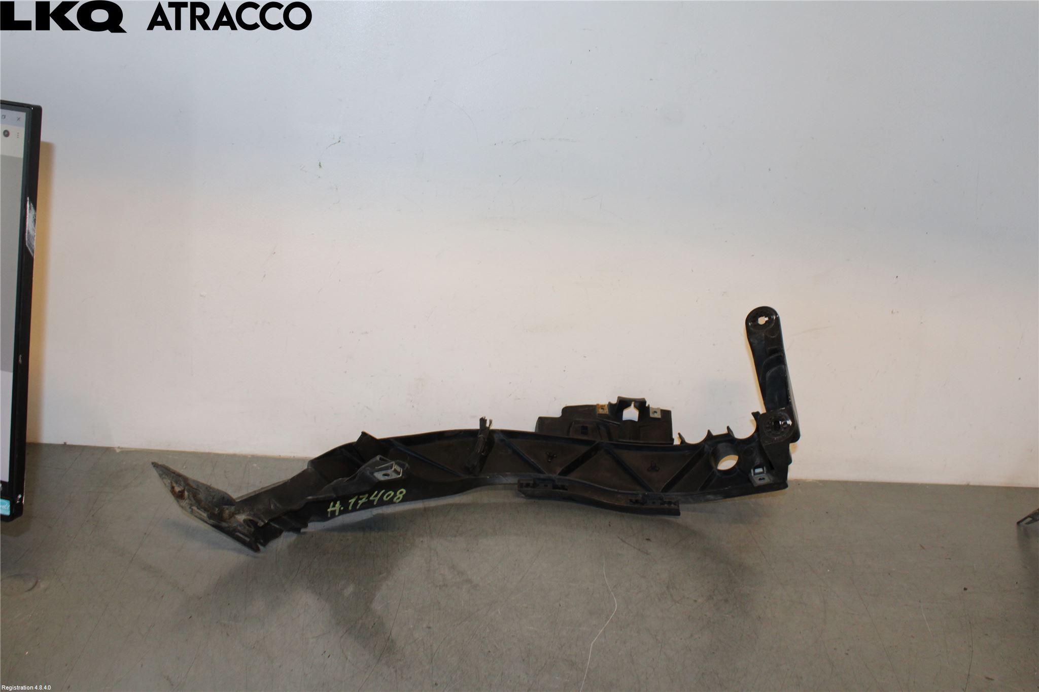 BMW 1 E87/81 5D/3D 03-11 Frontlykt Holder-Feste