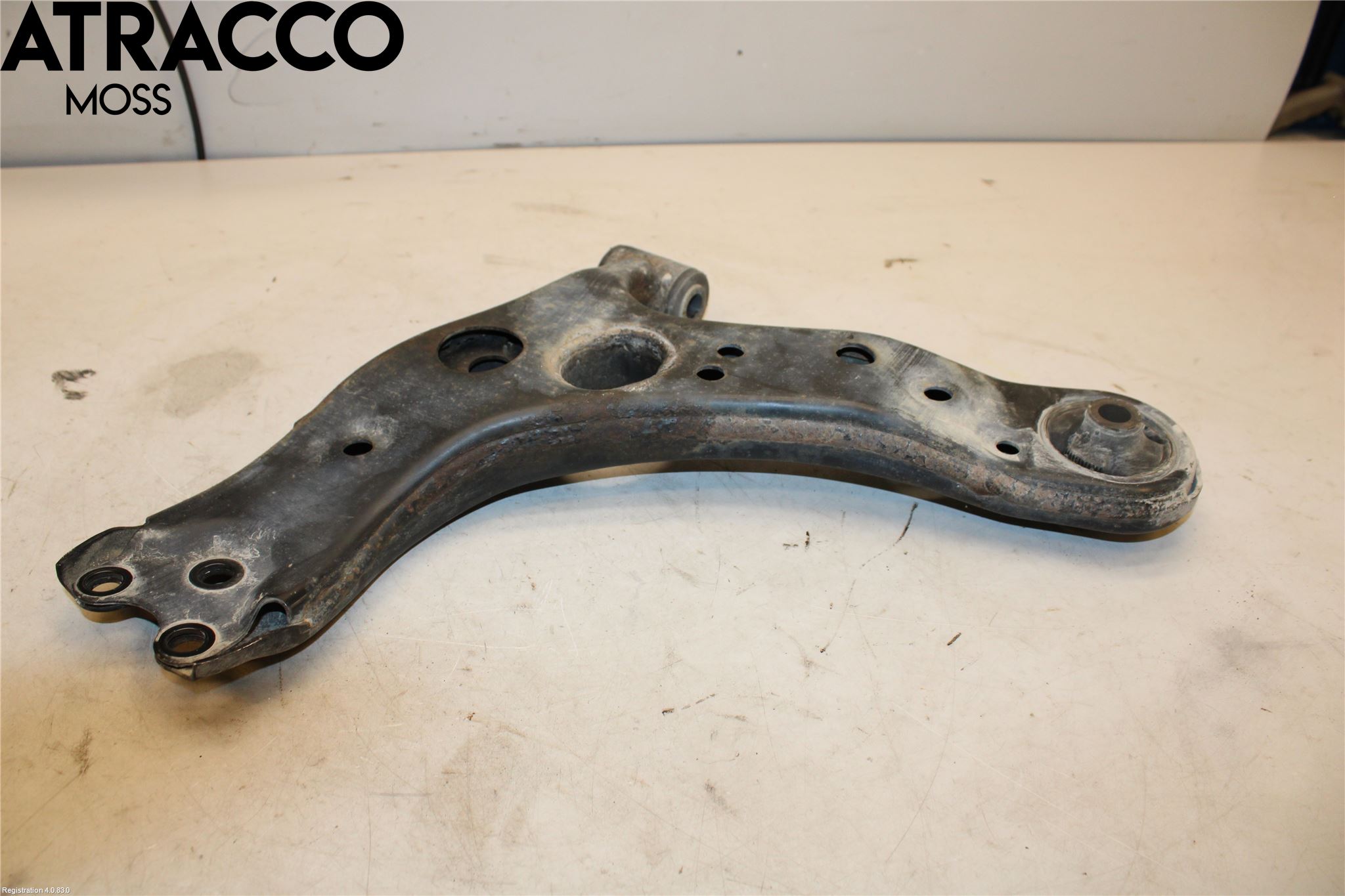 Lexus CT 200h Bærearm Foran Høyre Nedre