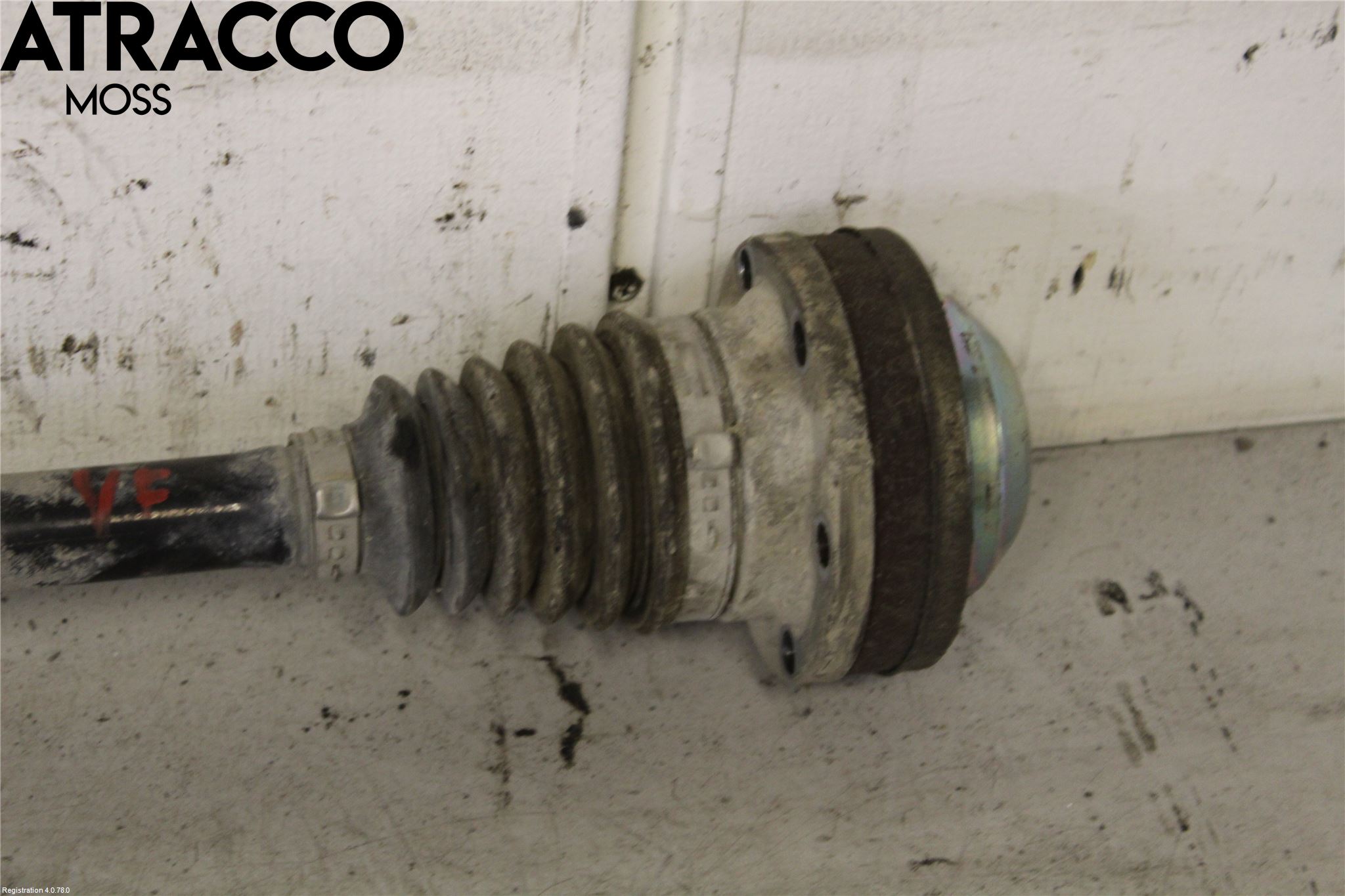 Volkswagen VW TOURAN 10-15 Drivaksel Foran Kompl Venstre